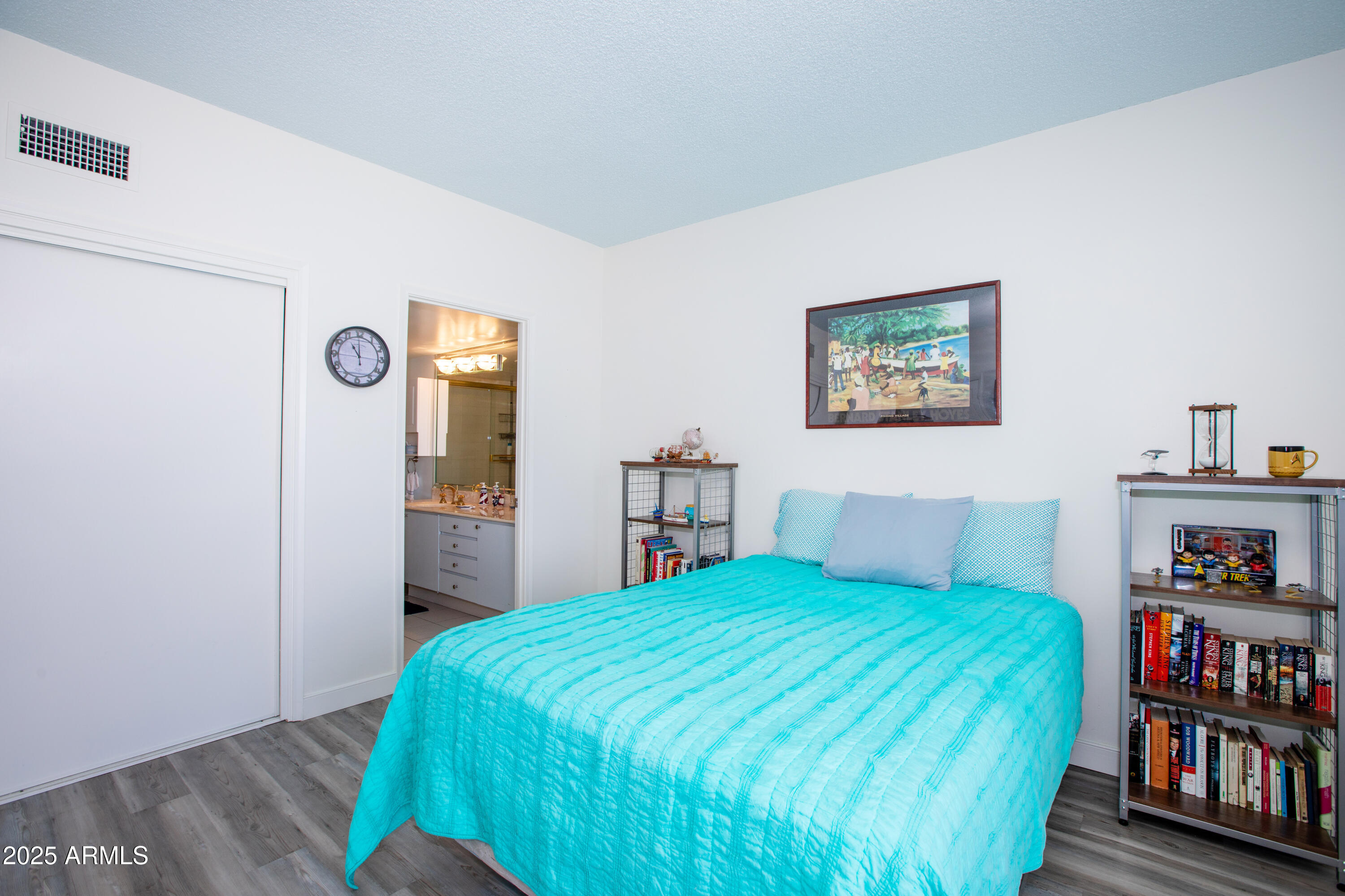 207 W CLARENDON Avenue, 14E