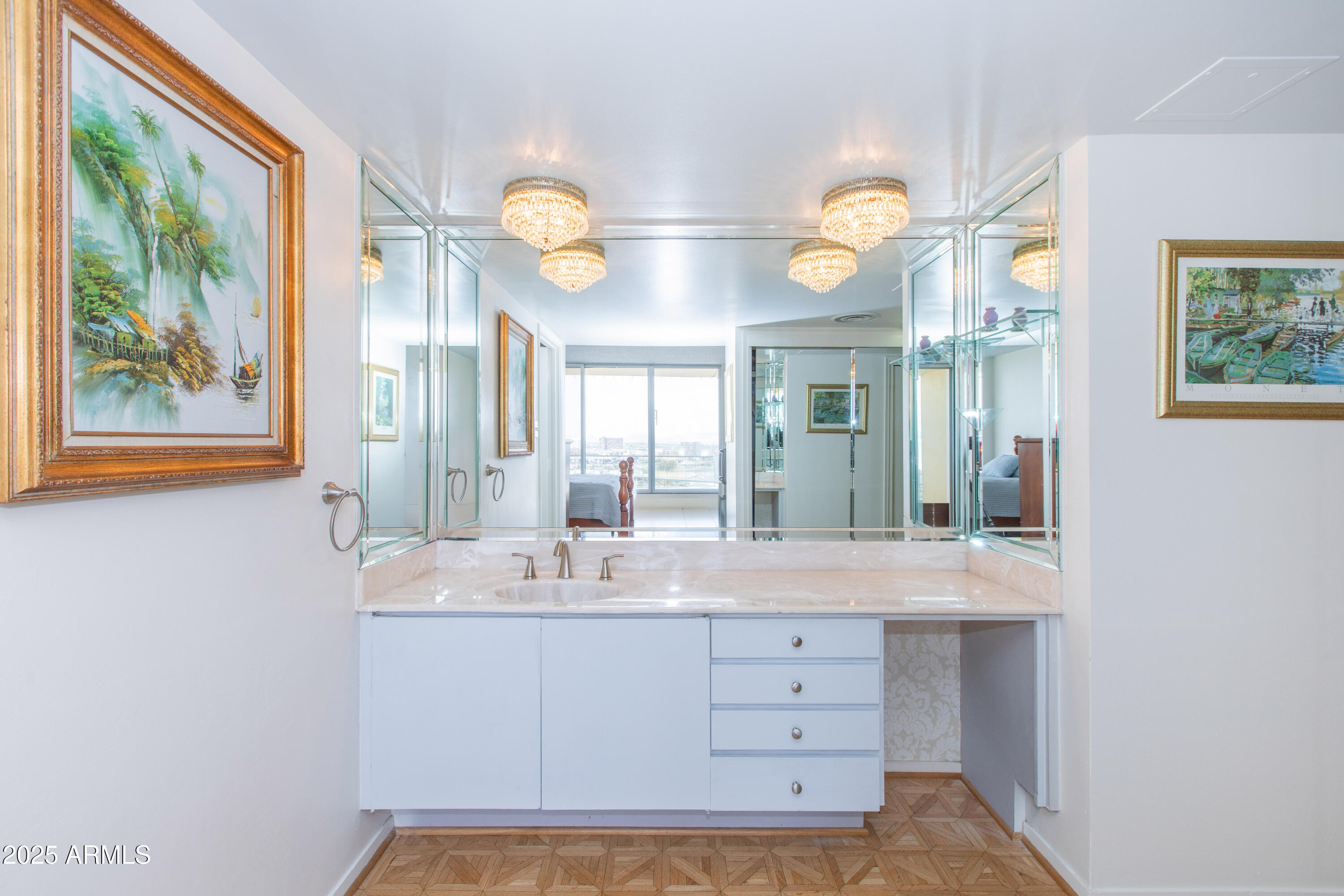 207 W CLARENDON Avenue, 14E