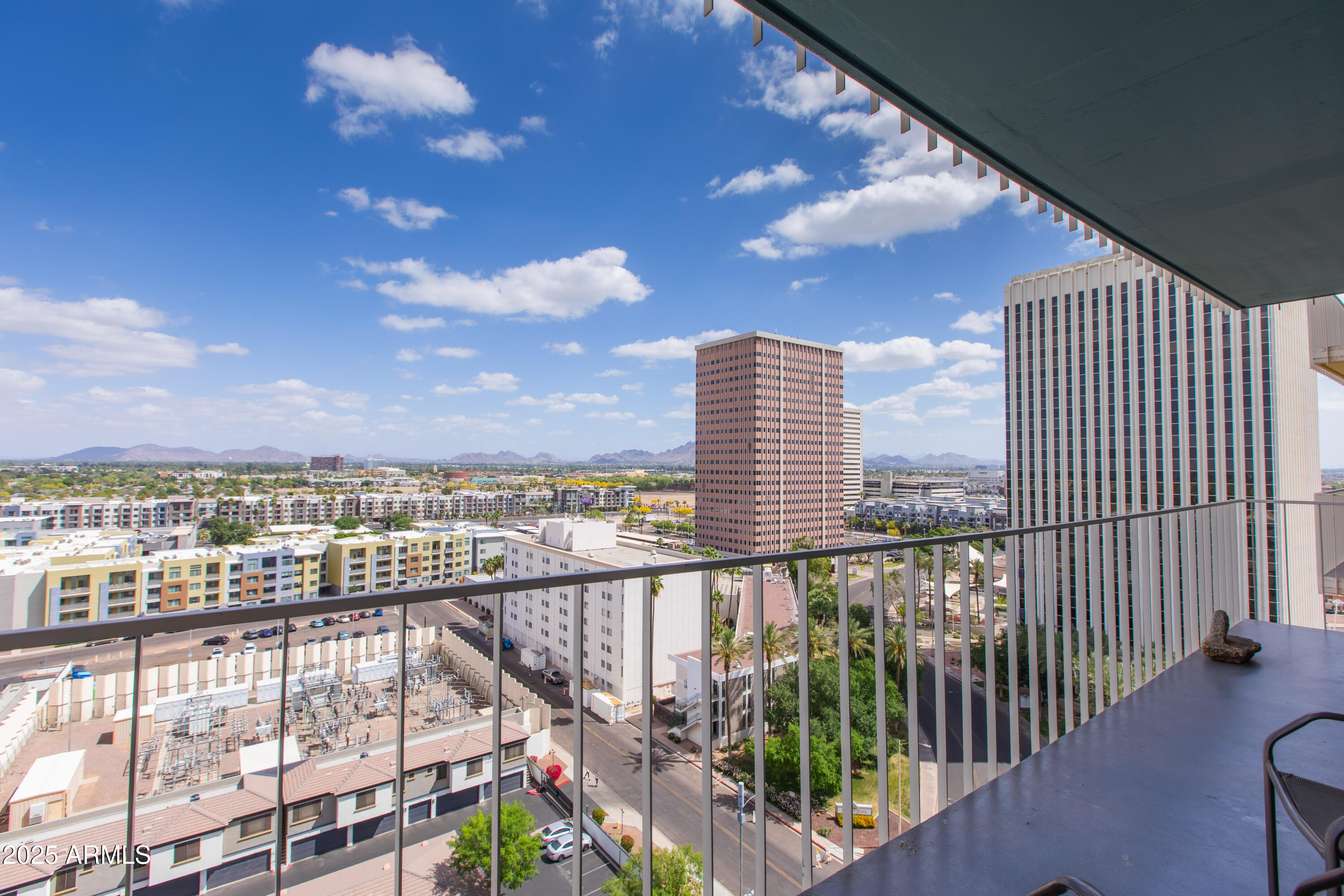 207 W CLARENDON Avenue, 14E