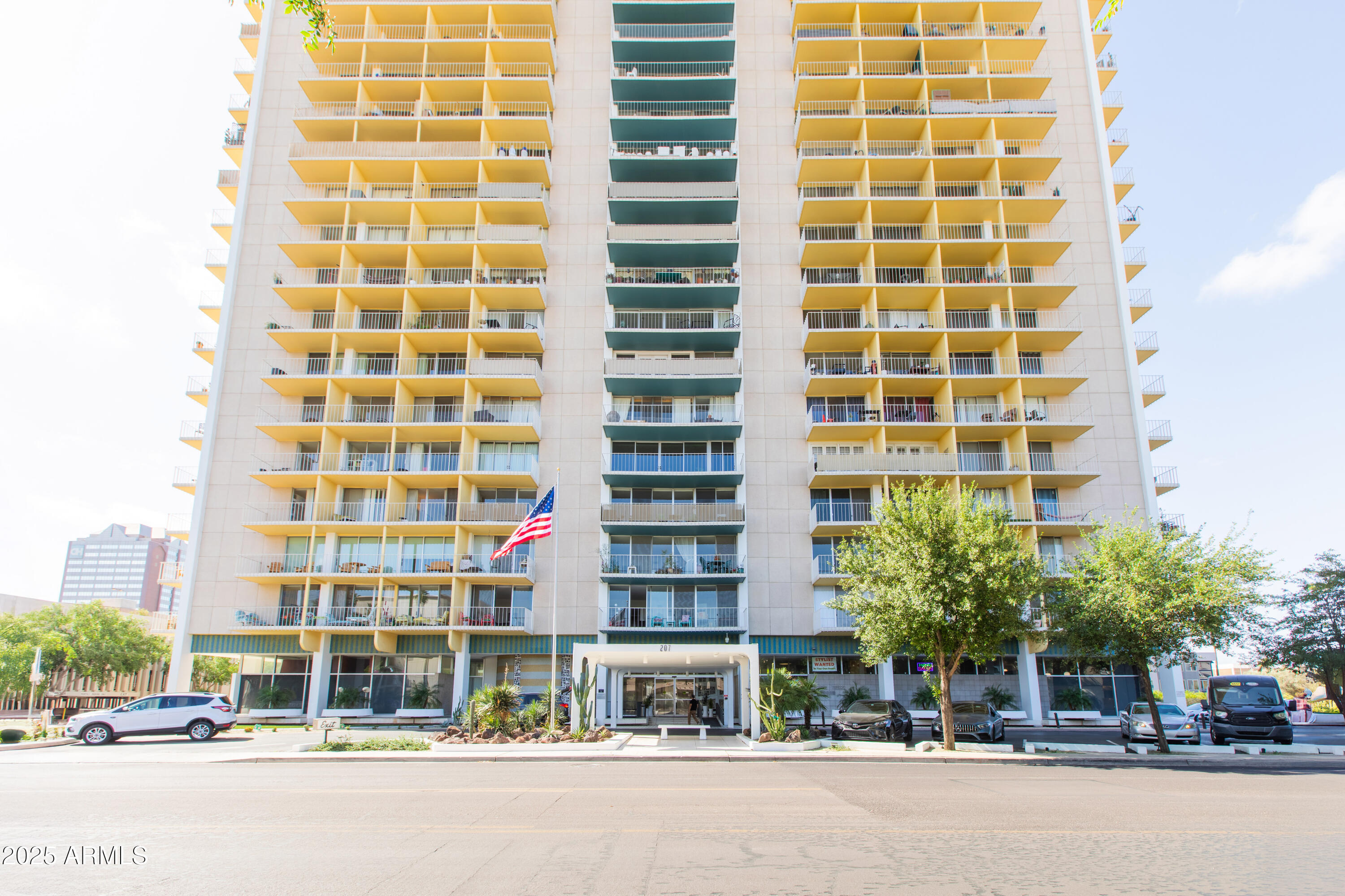 207 W CLARENDON Avenue, 14E