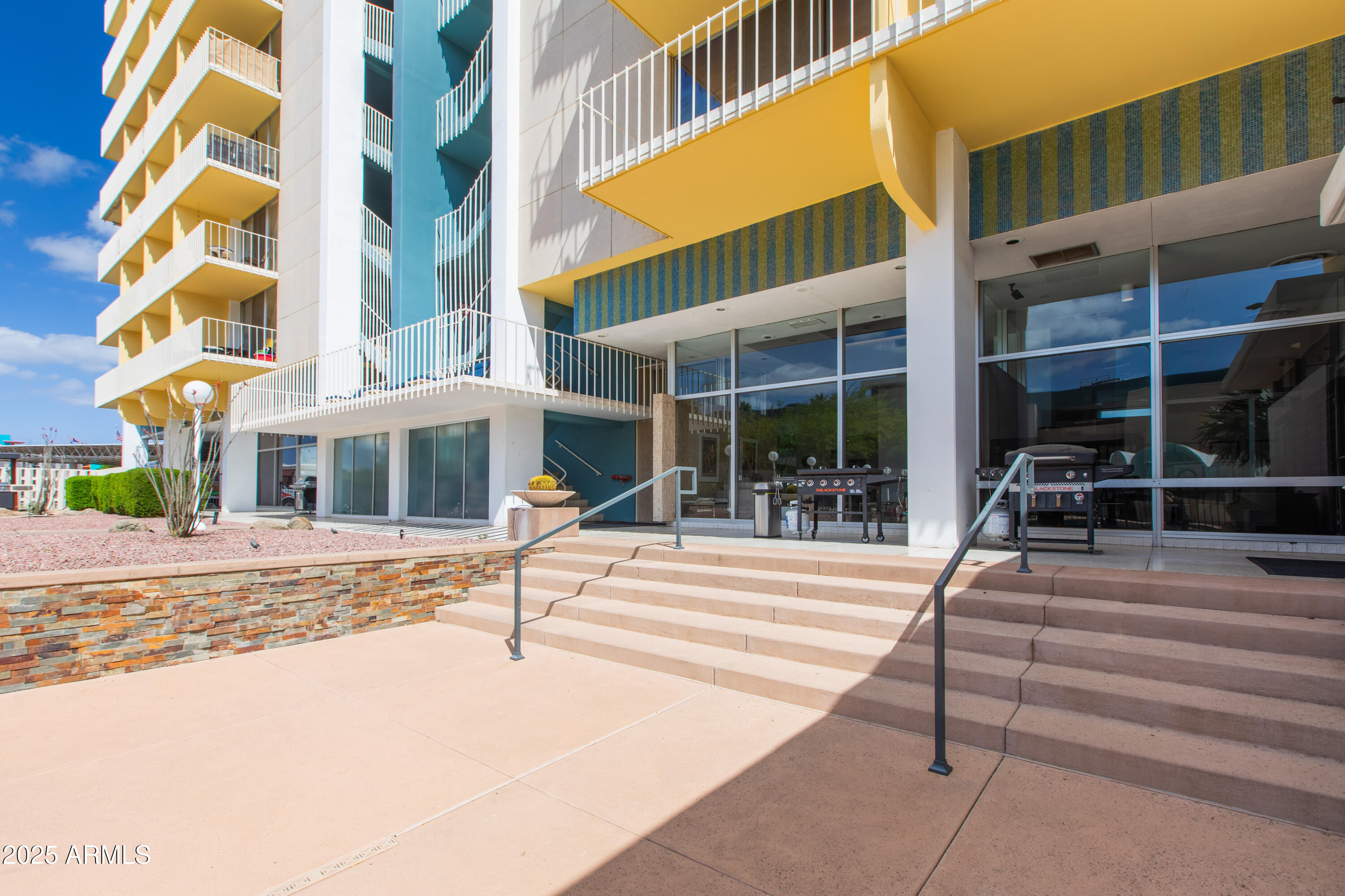 207 W CLARENDON Avenue, 14E