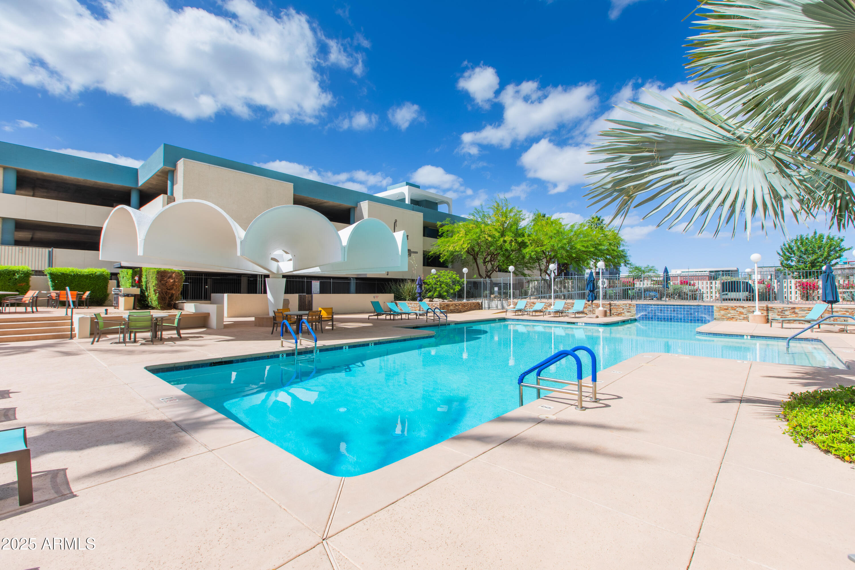 207 W CLARENDON Avenue, 14E