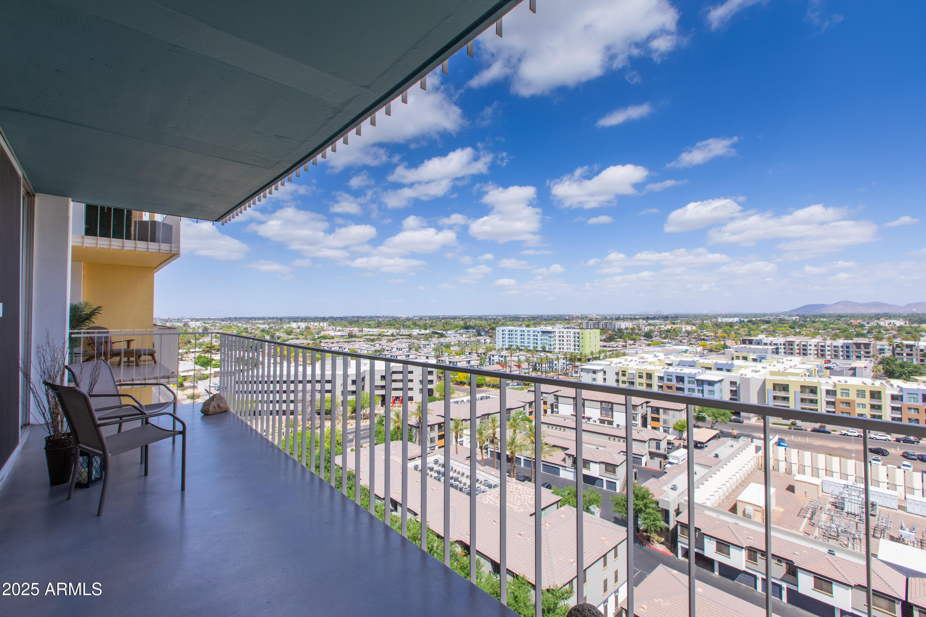 207 W CLARENDON Avenue, 14E