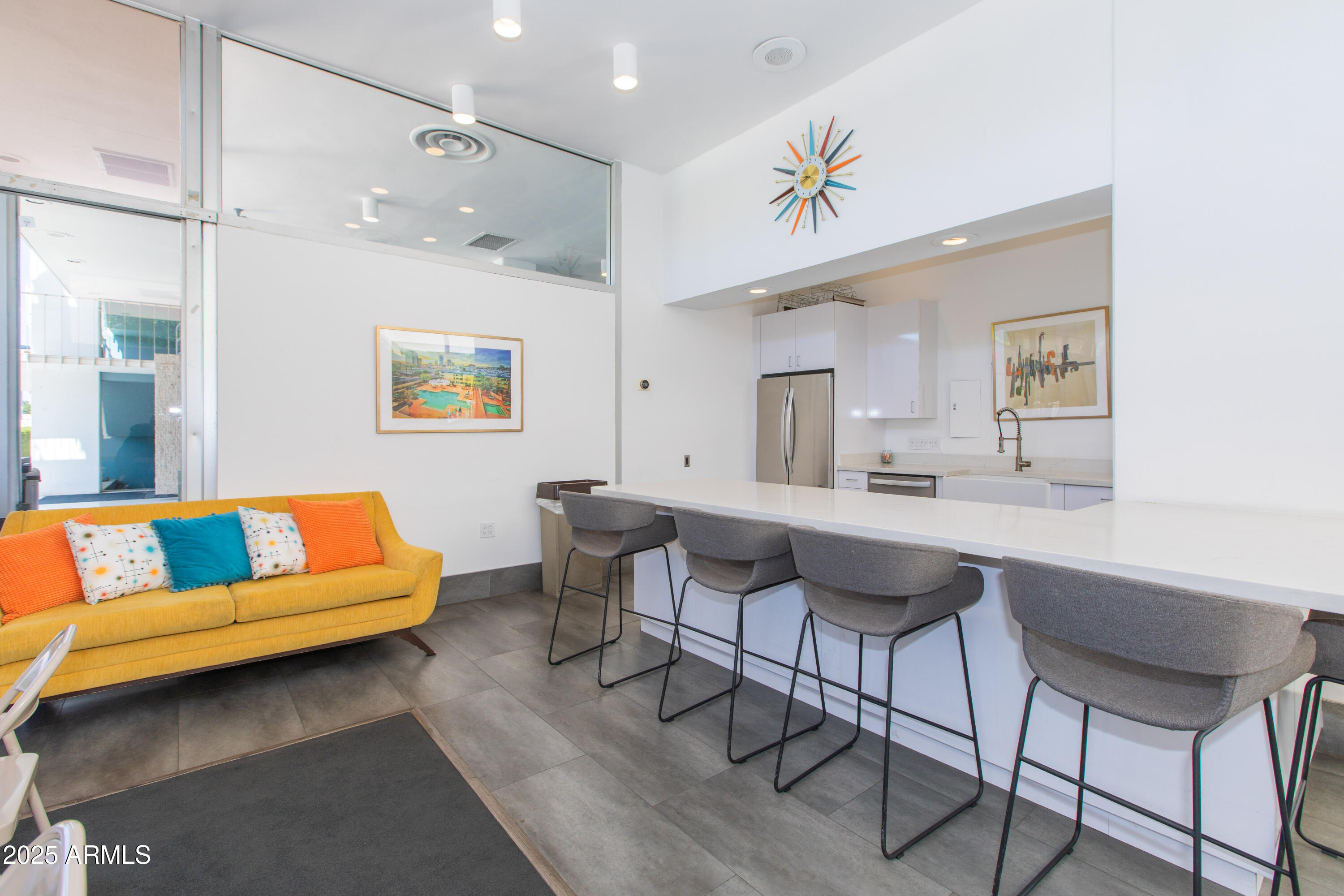 207 W CLARENDON Avenue, 14E