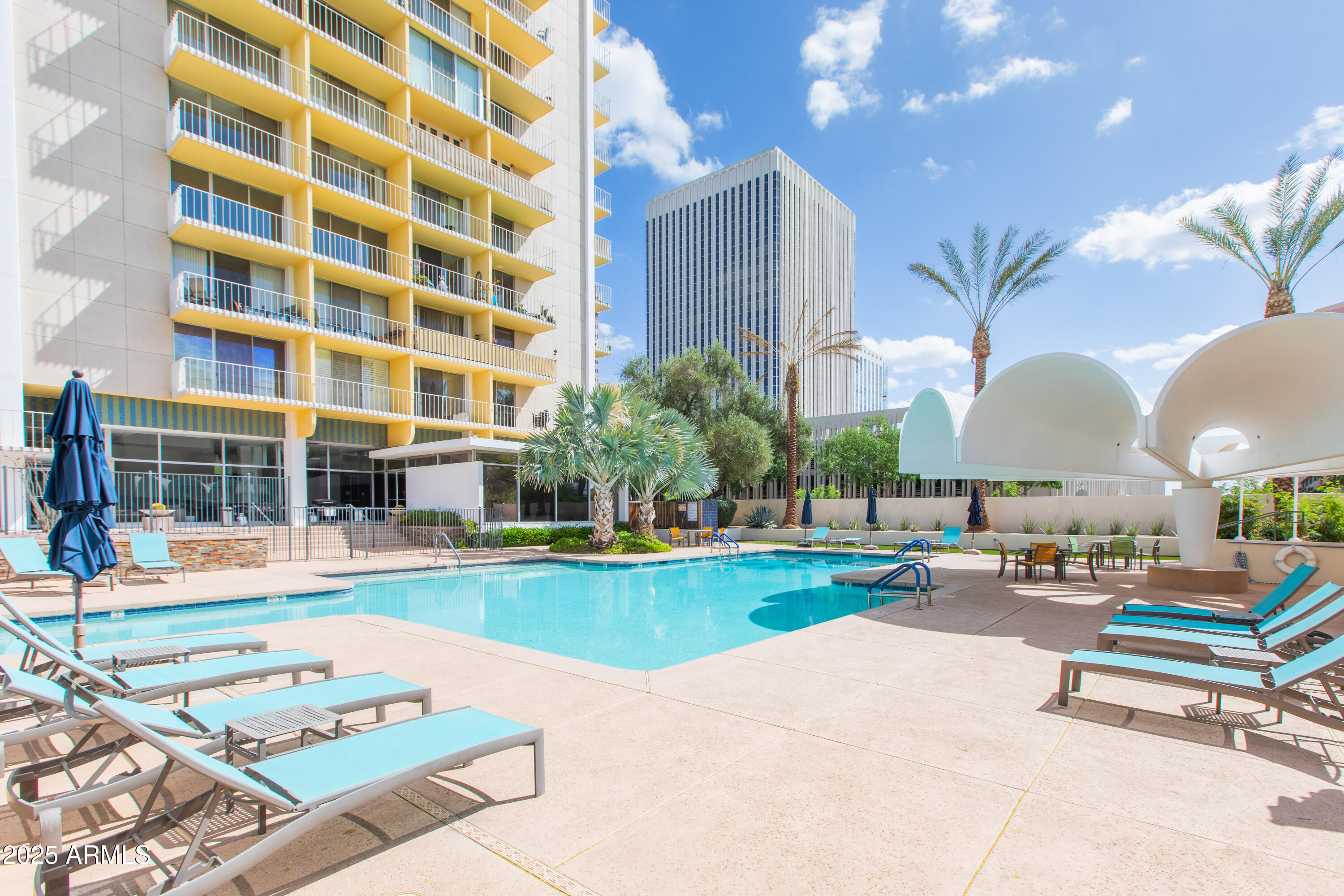 207 W CLARENDON Avenue, 14E