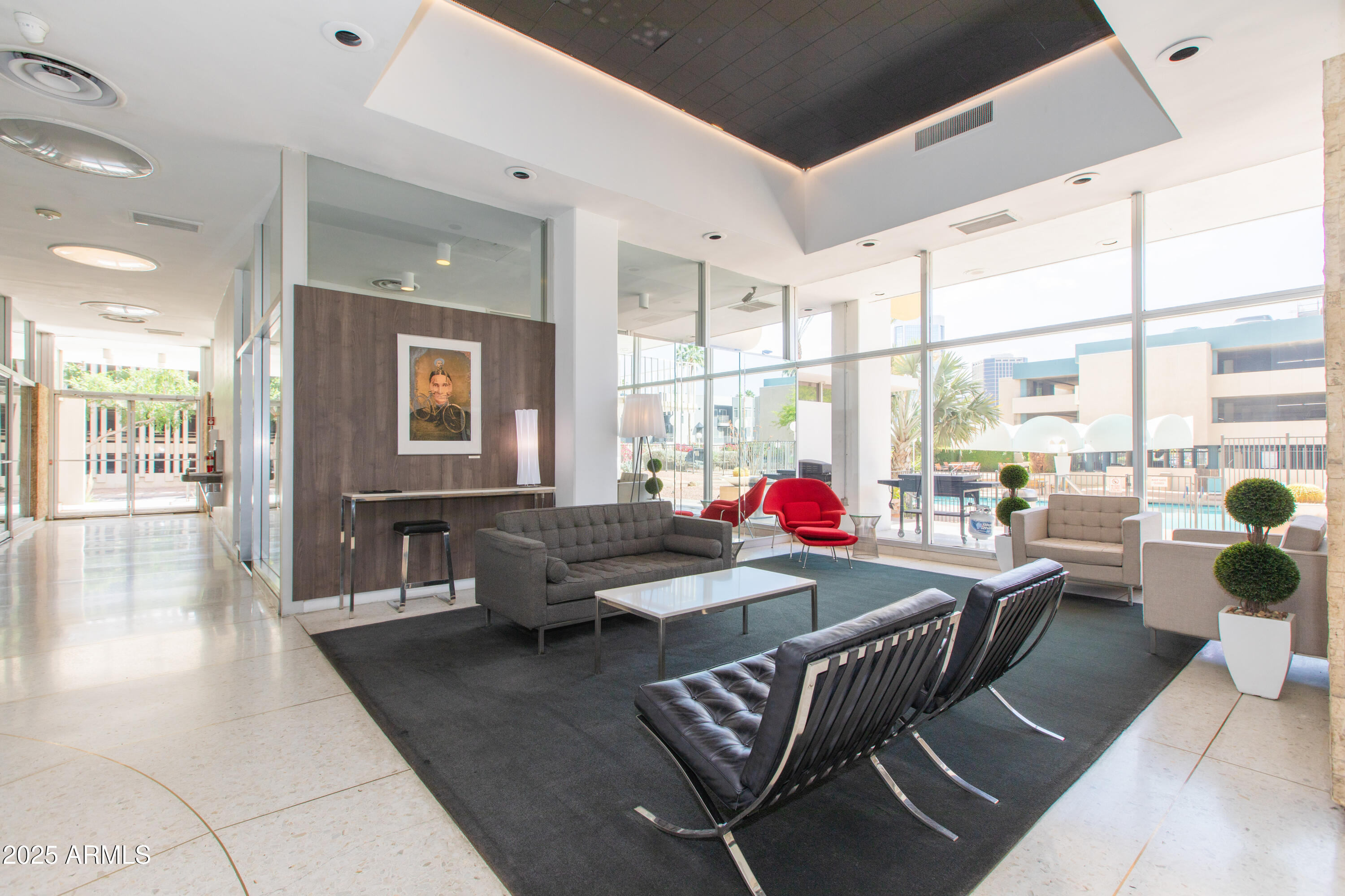 207 W CLARENDON Avenue, 14E