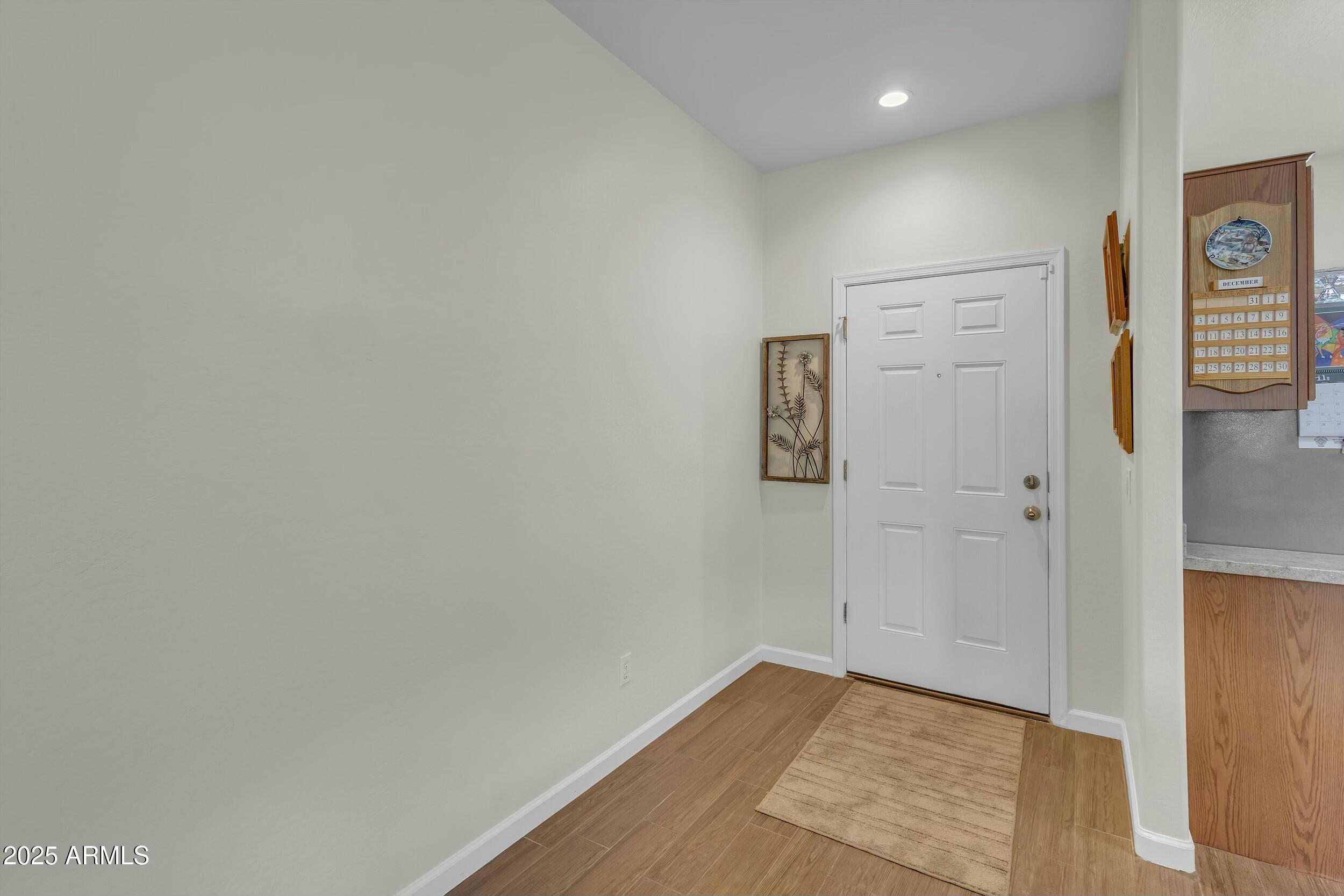 900 W BROADWAY Avenue, 45