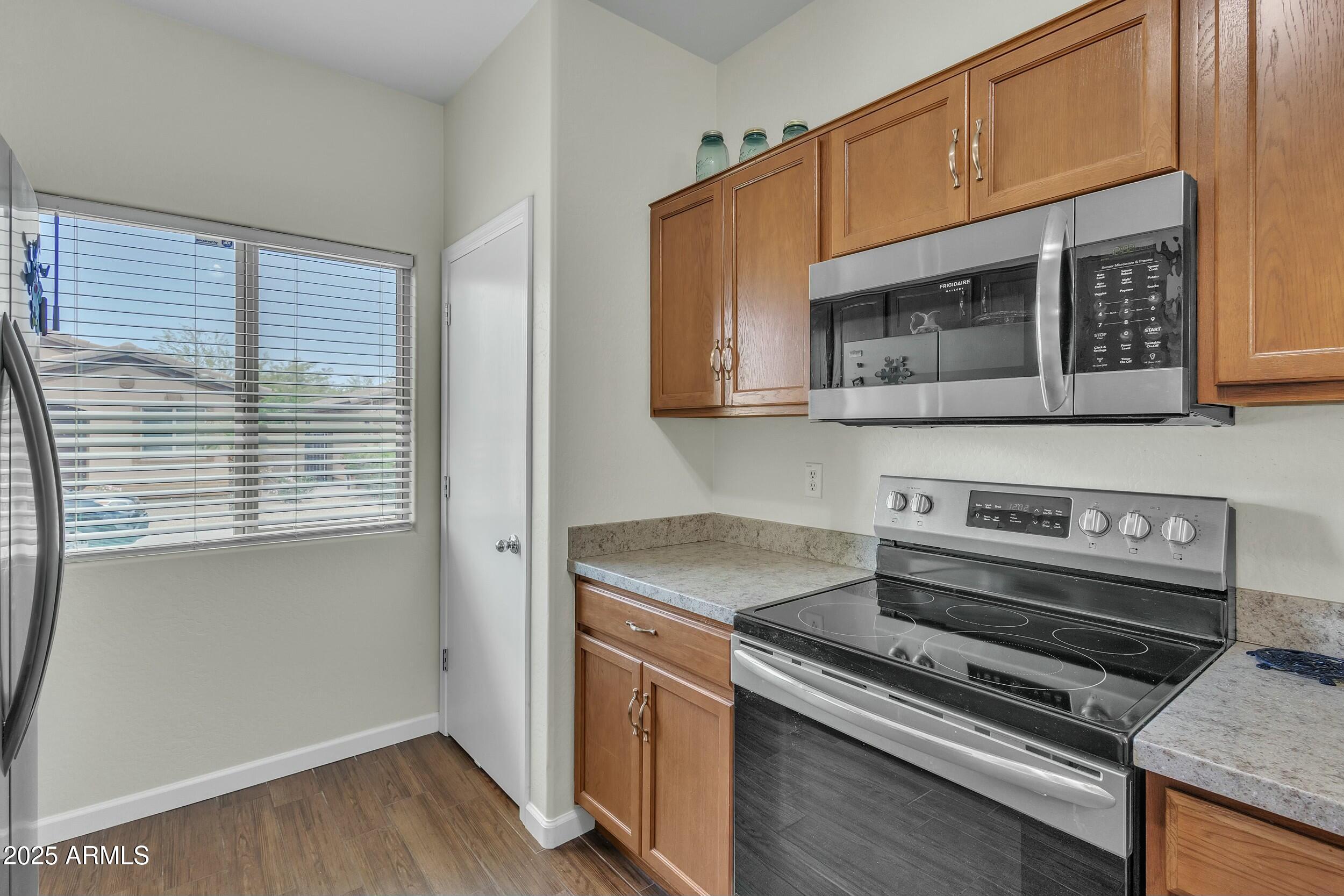 900 W BROADWAY Avenue, 45