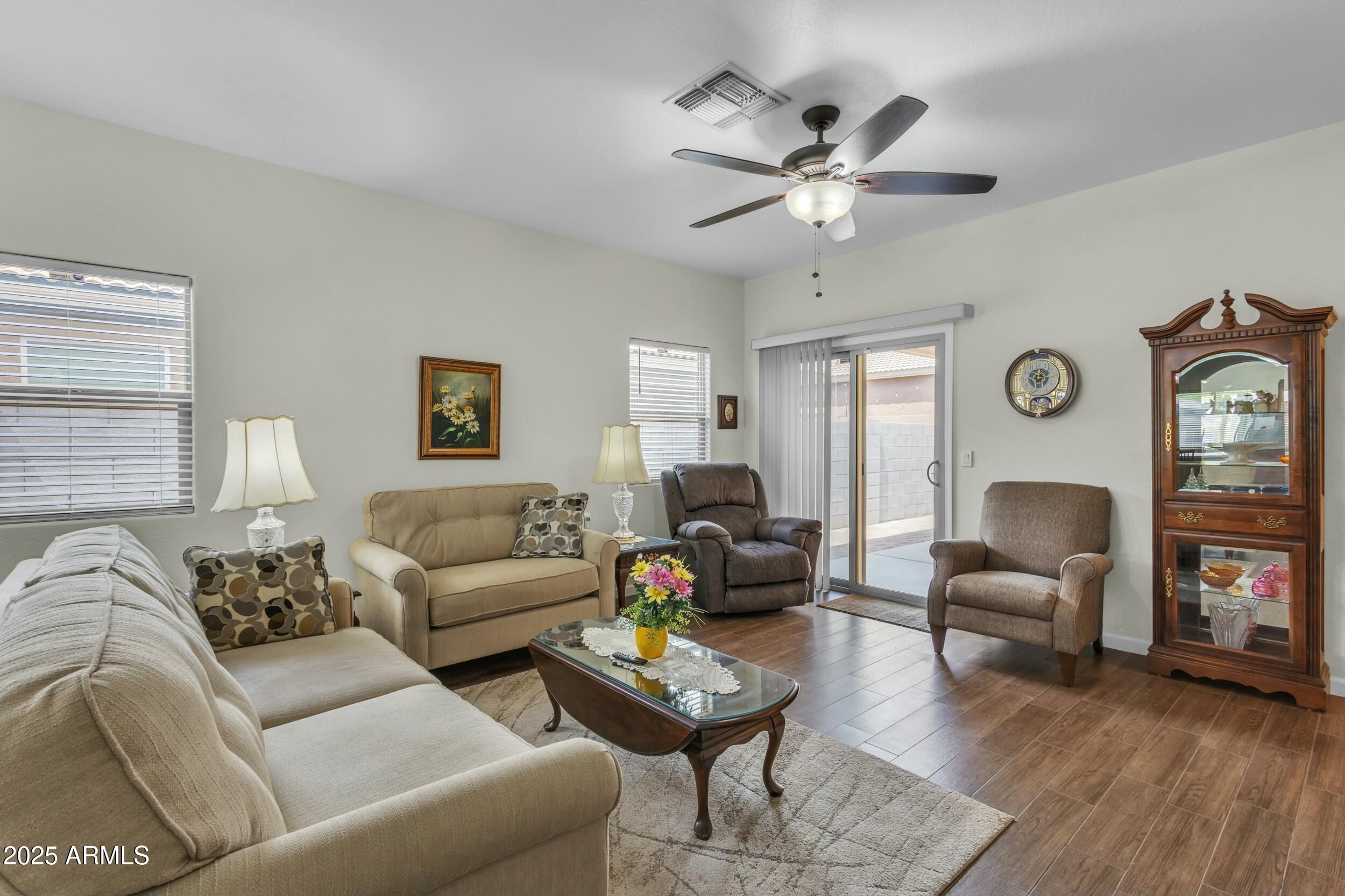 900 W BROADWAY Avenue, 45