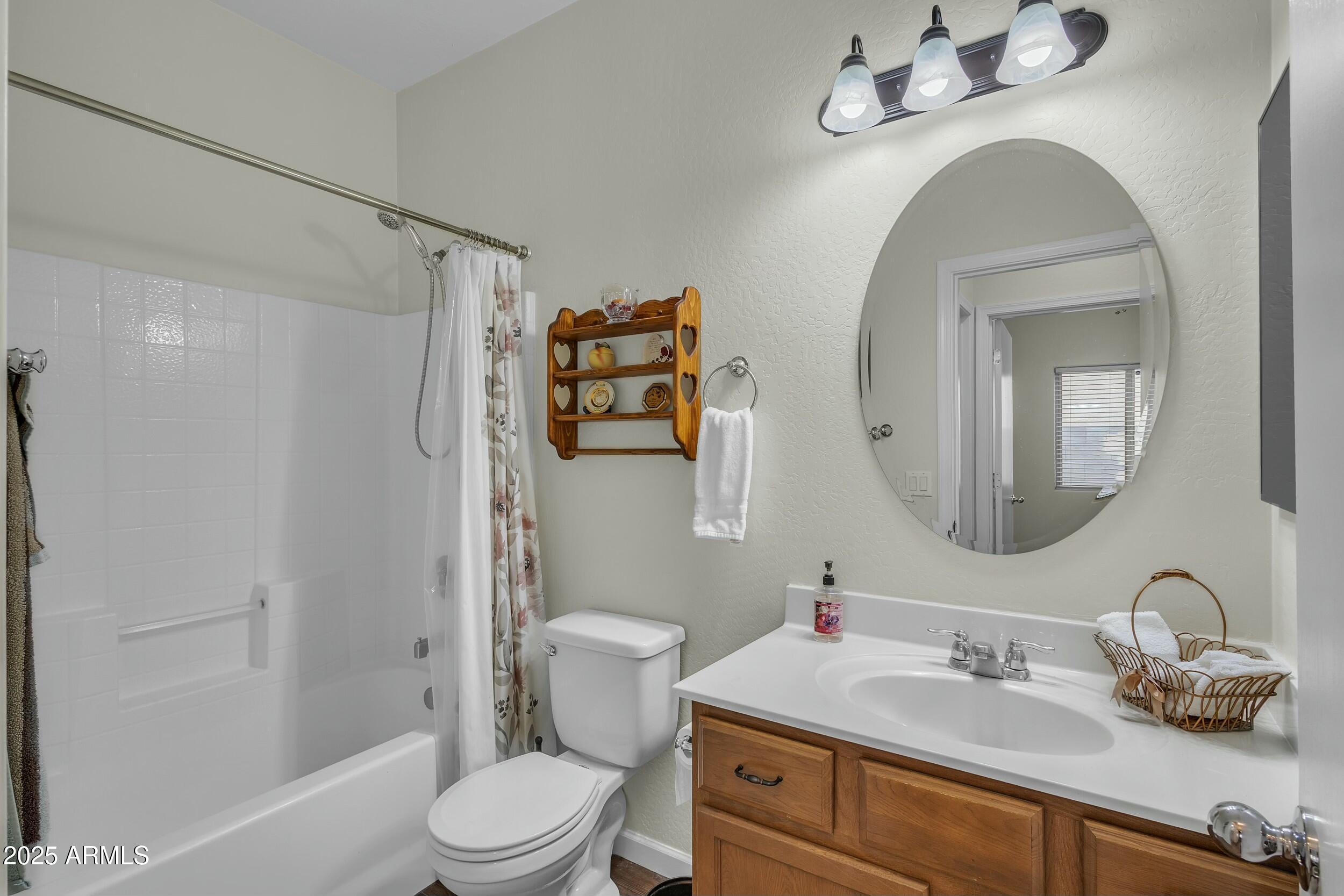 900 W BROADWAY Avenue, 45