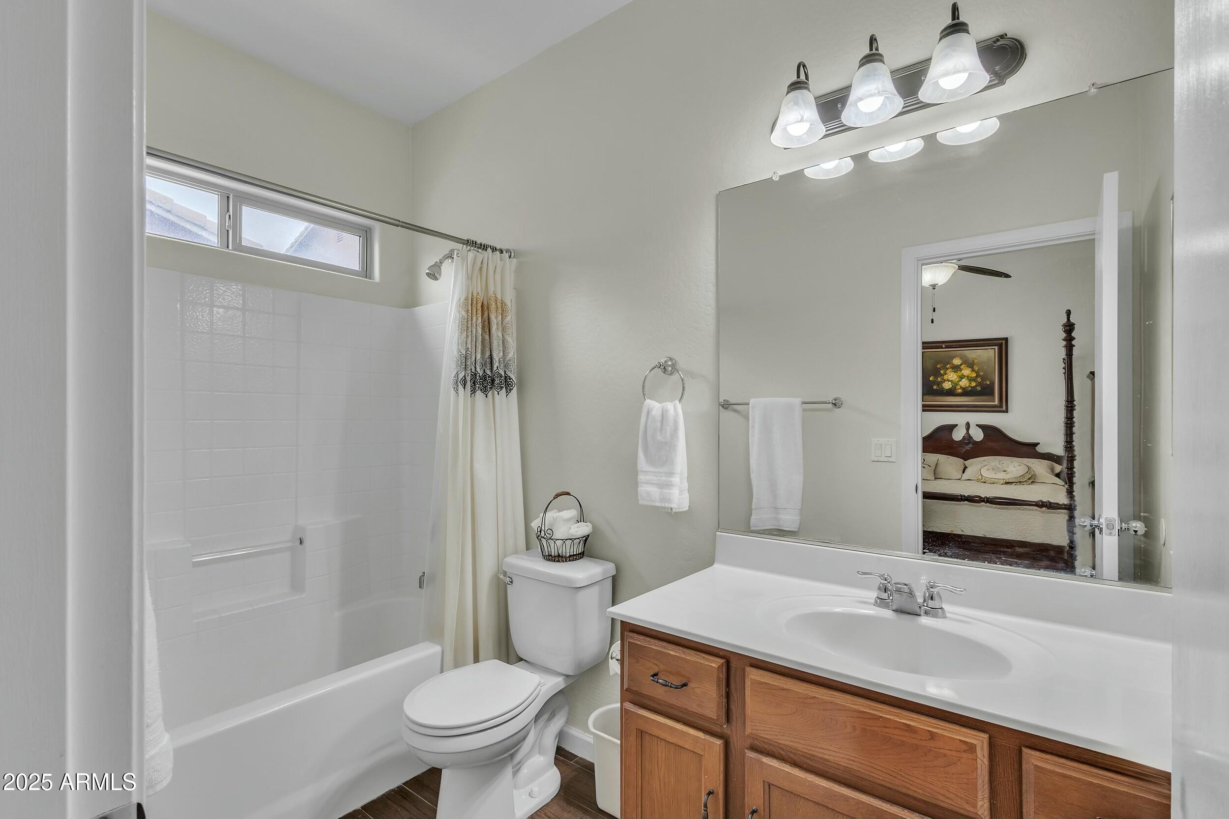 900 W BROADWAY Avenue, 45