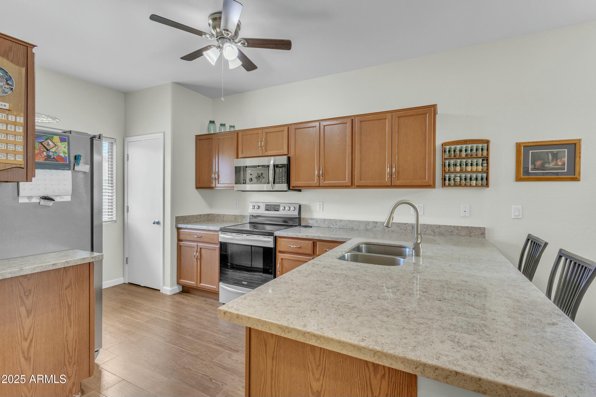 900 W BROADWAY Avenue, 45