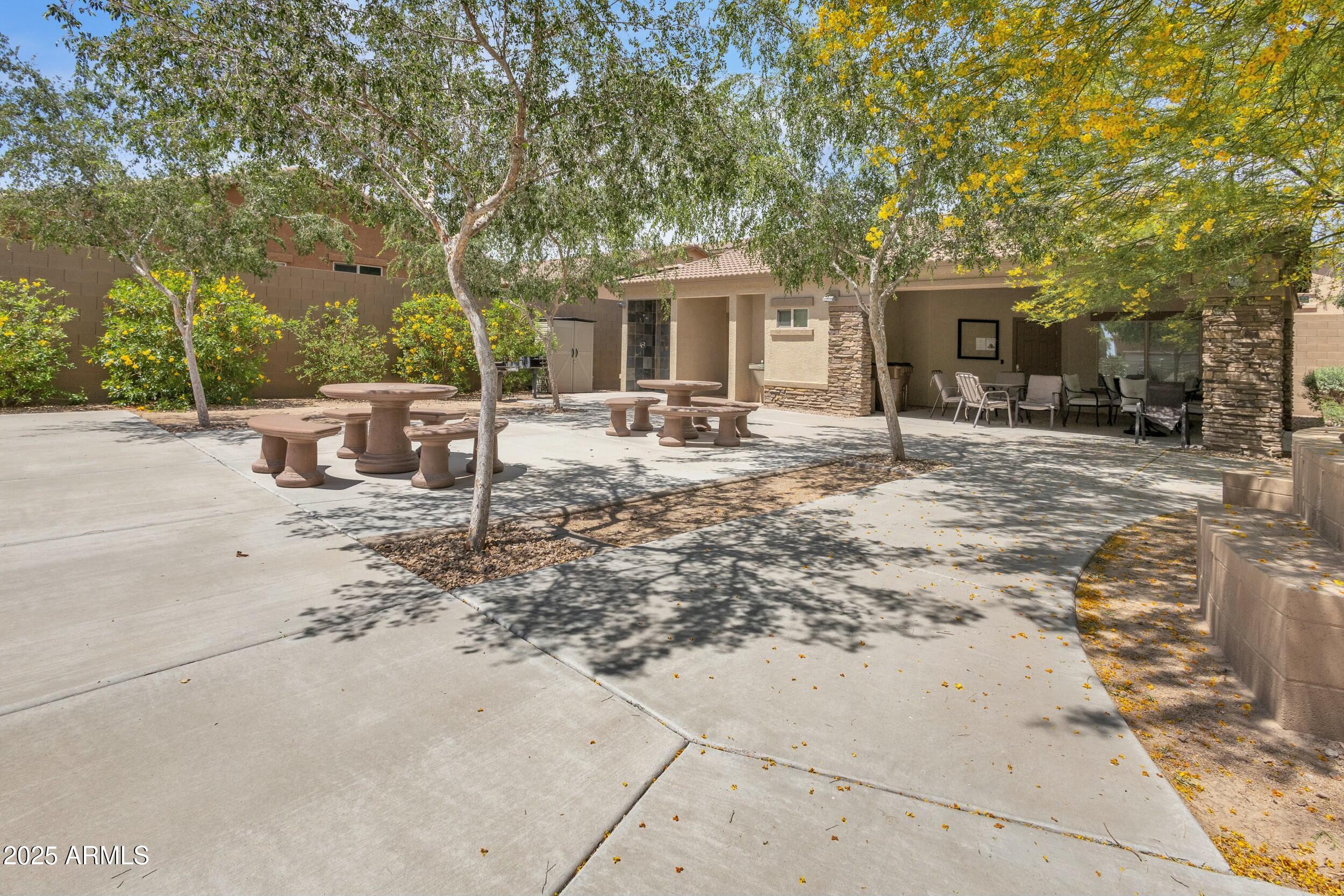 900 W BROADWAY Avenue, 45