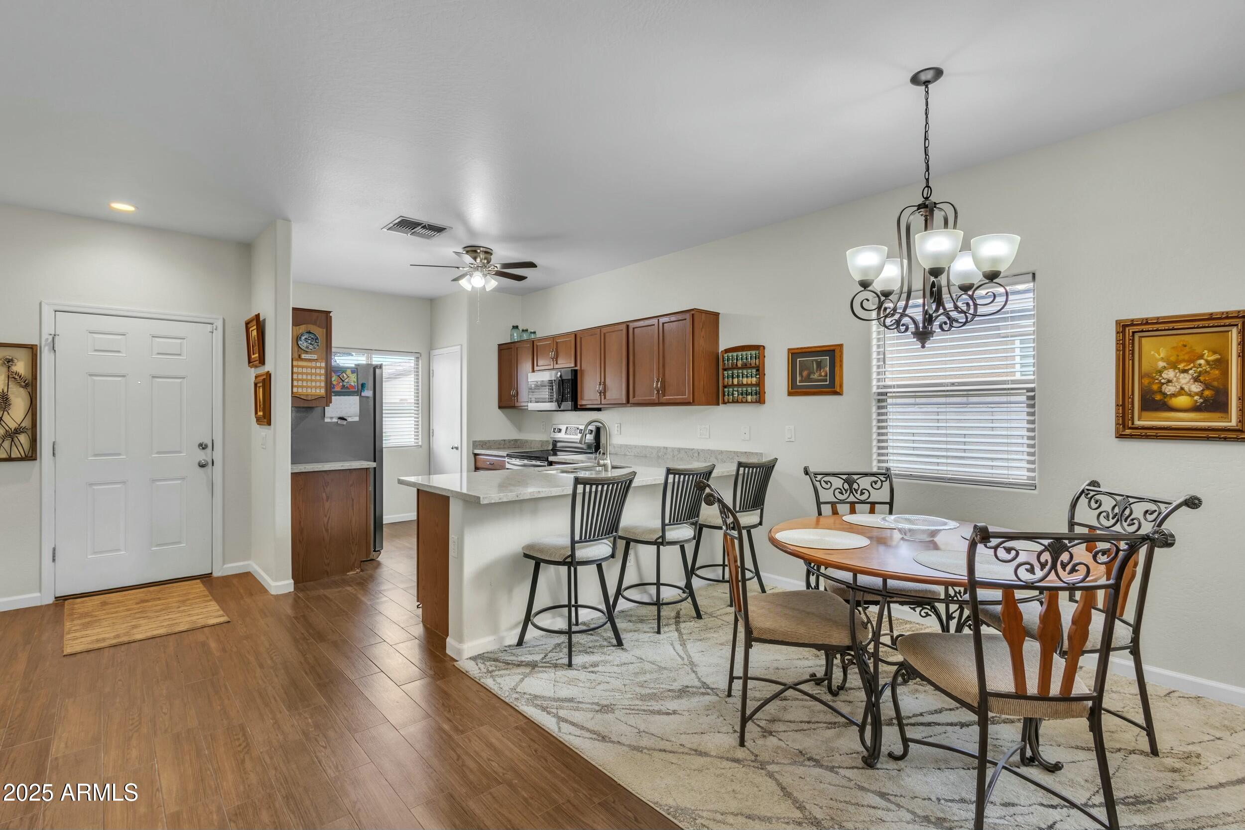 900 W BROADWAY Avenue, 45