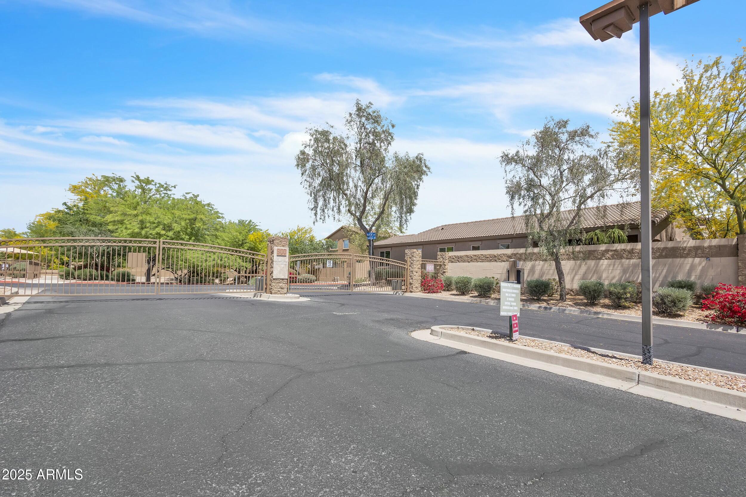 900 W BROADWAY Avenue, 45