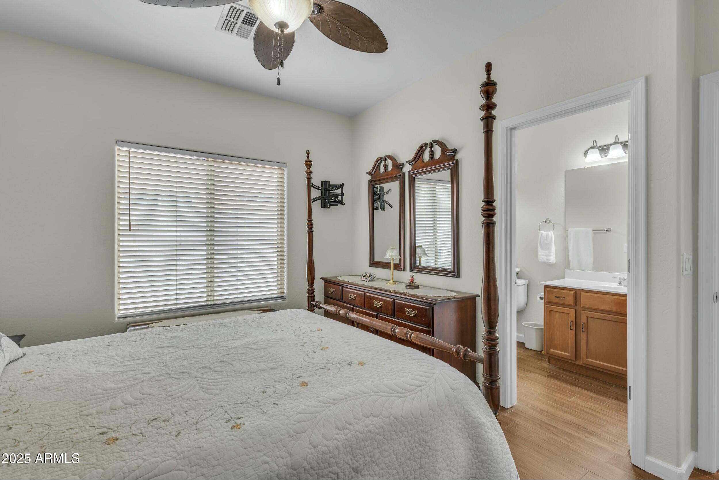 900 W BROADWAY Avenue, 45