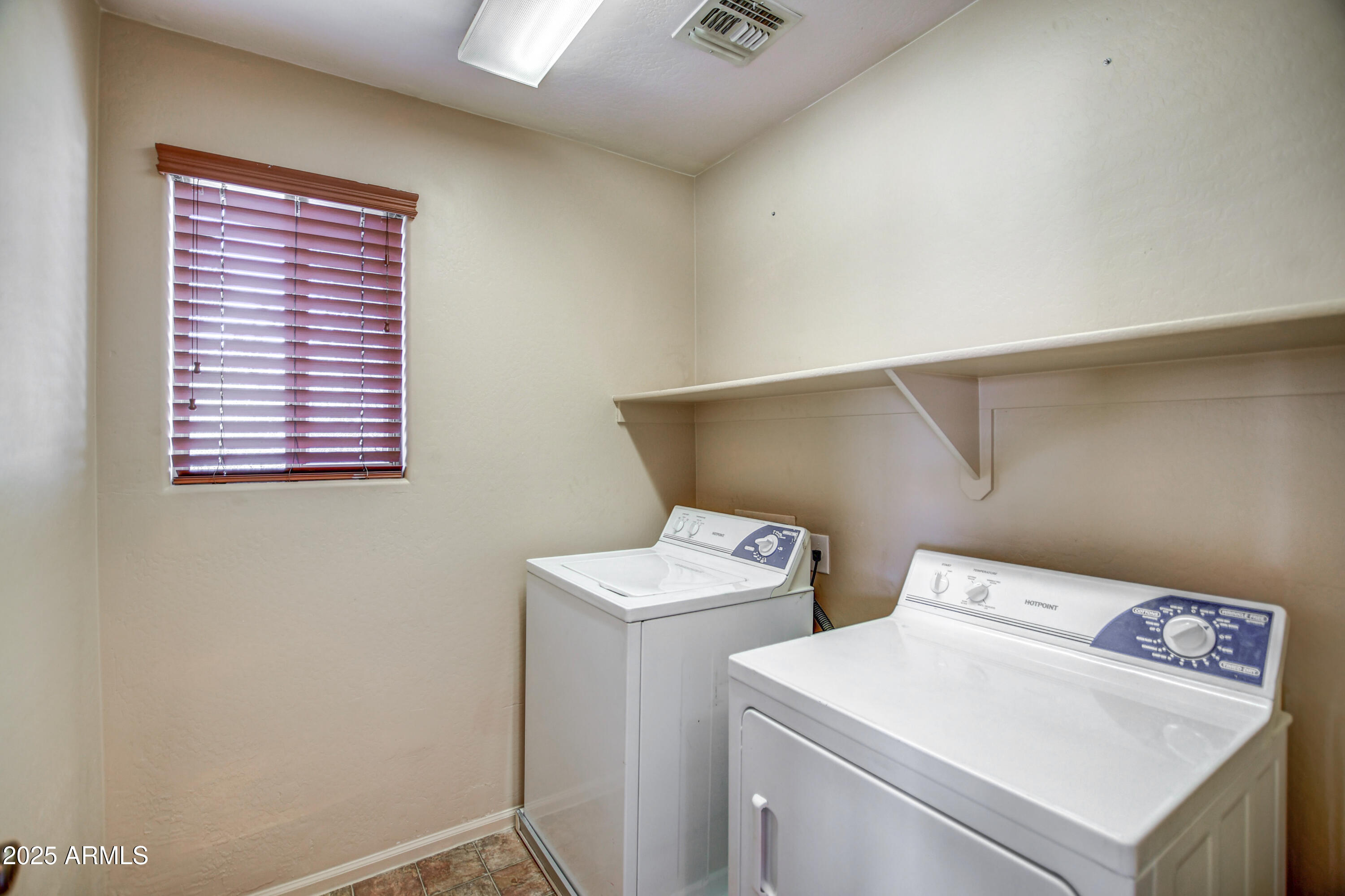 40437 W ROBBINS Drive