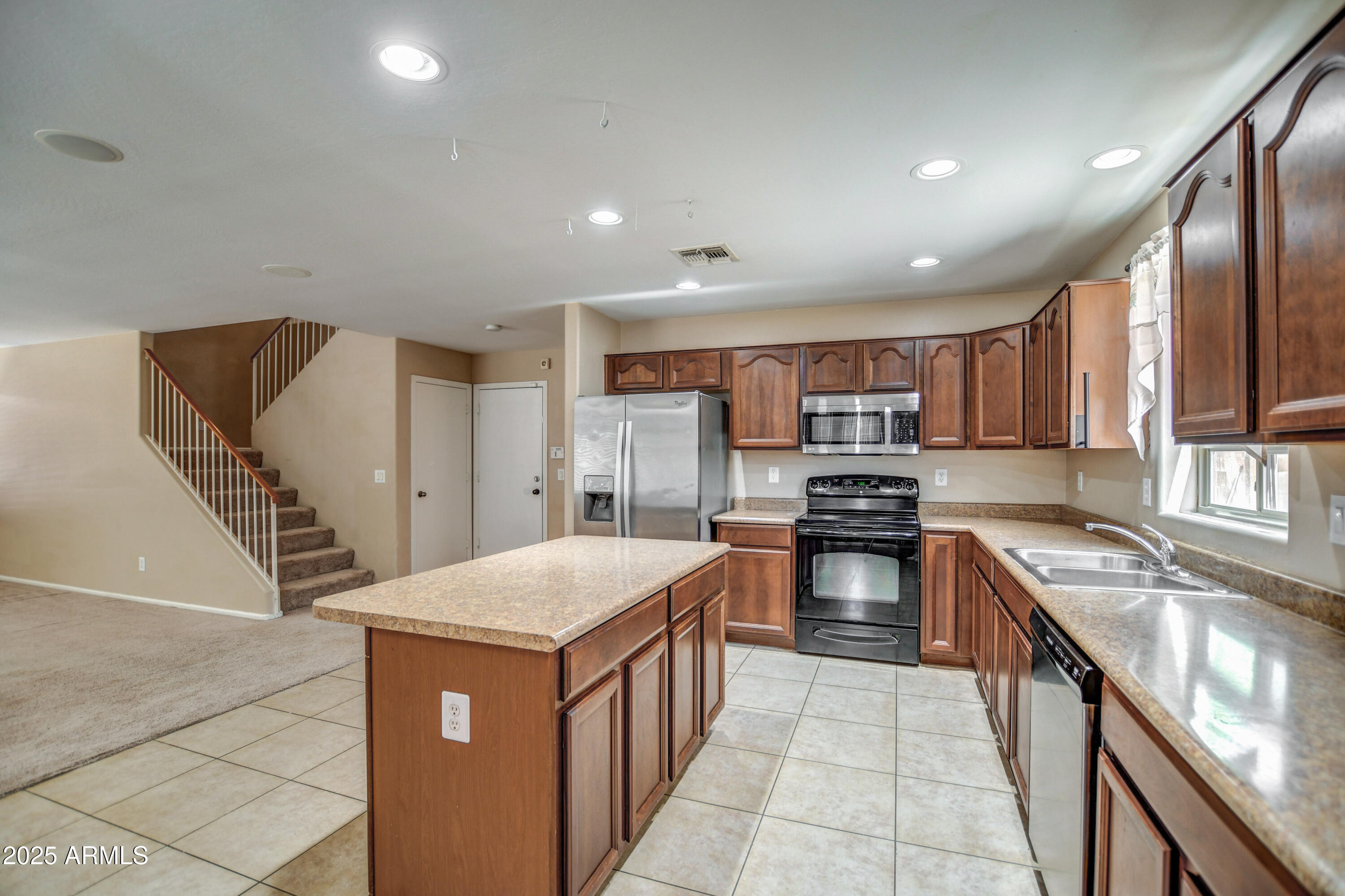 40437 W ROBBINS Drive