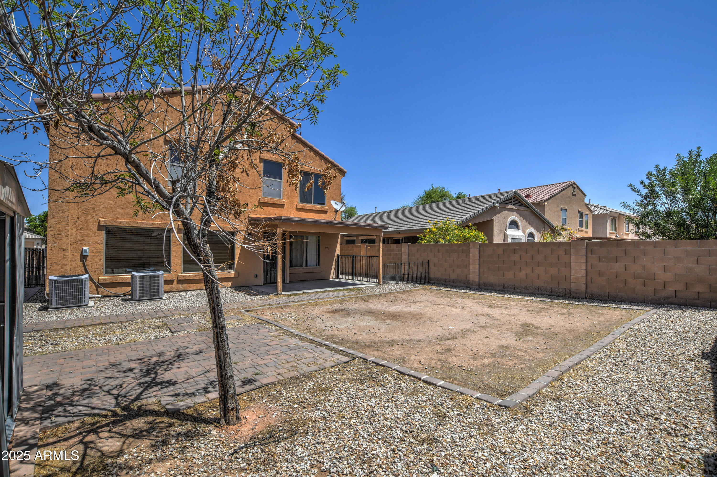 40437 W ROBBINS Drive