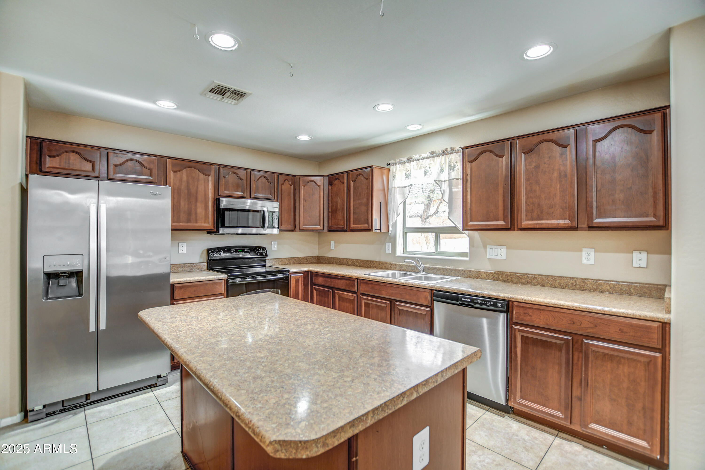 40437 W ROBBINS Drive