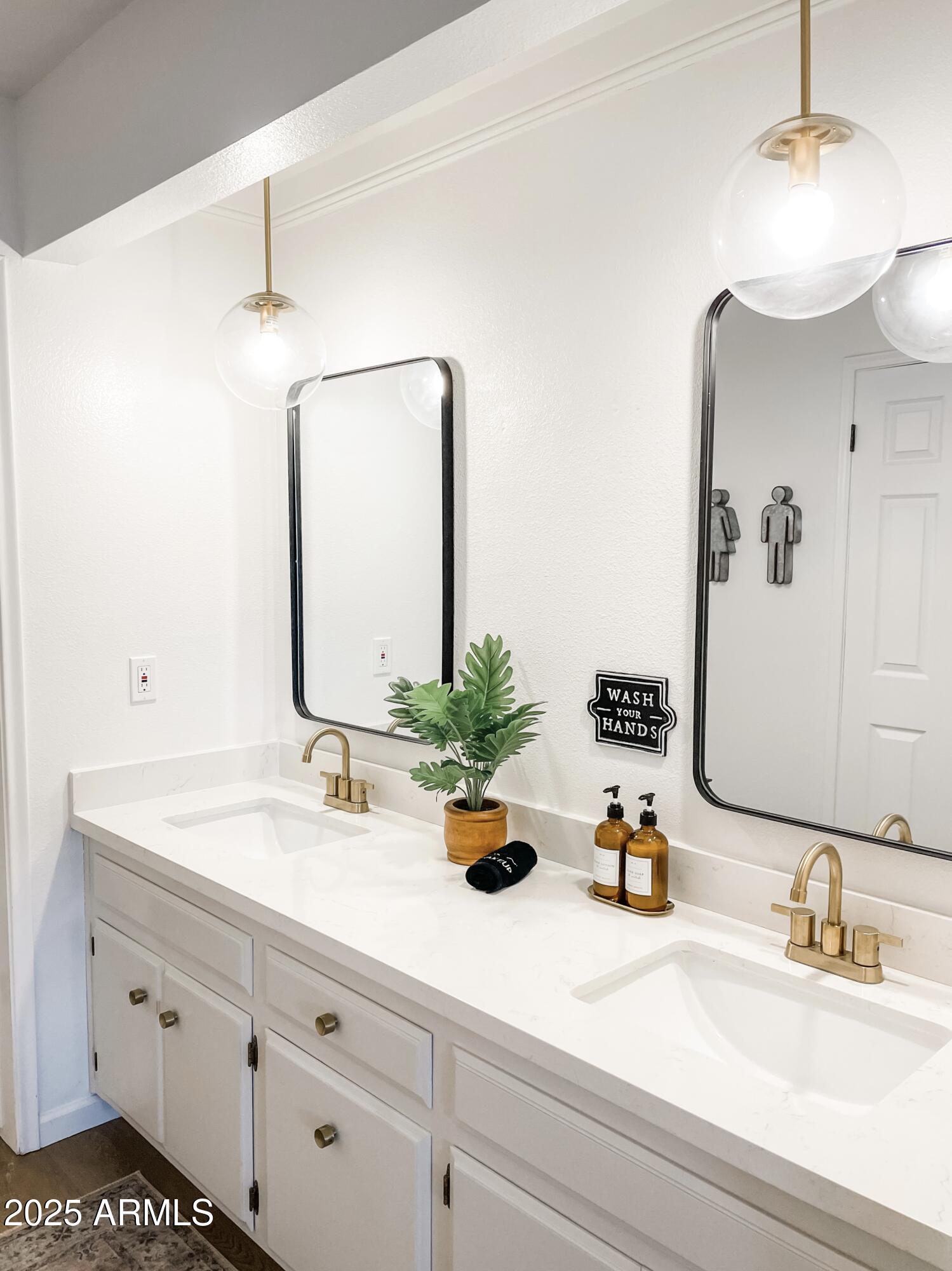 7220 N VIA DE LA SIESTA