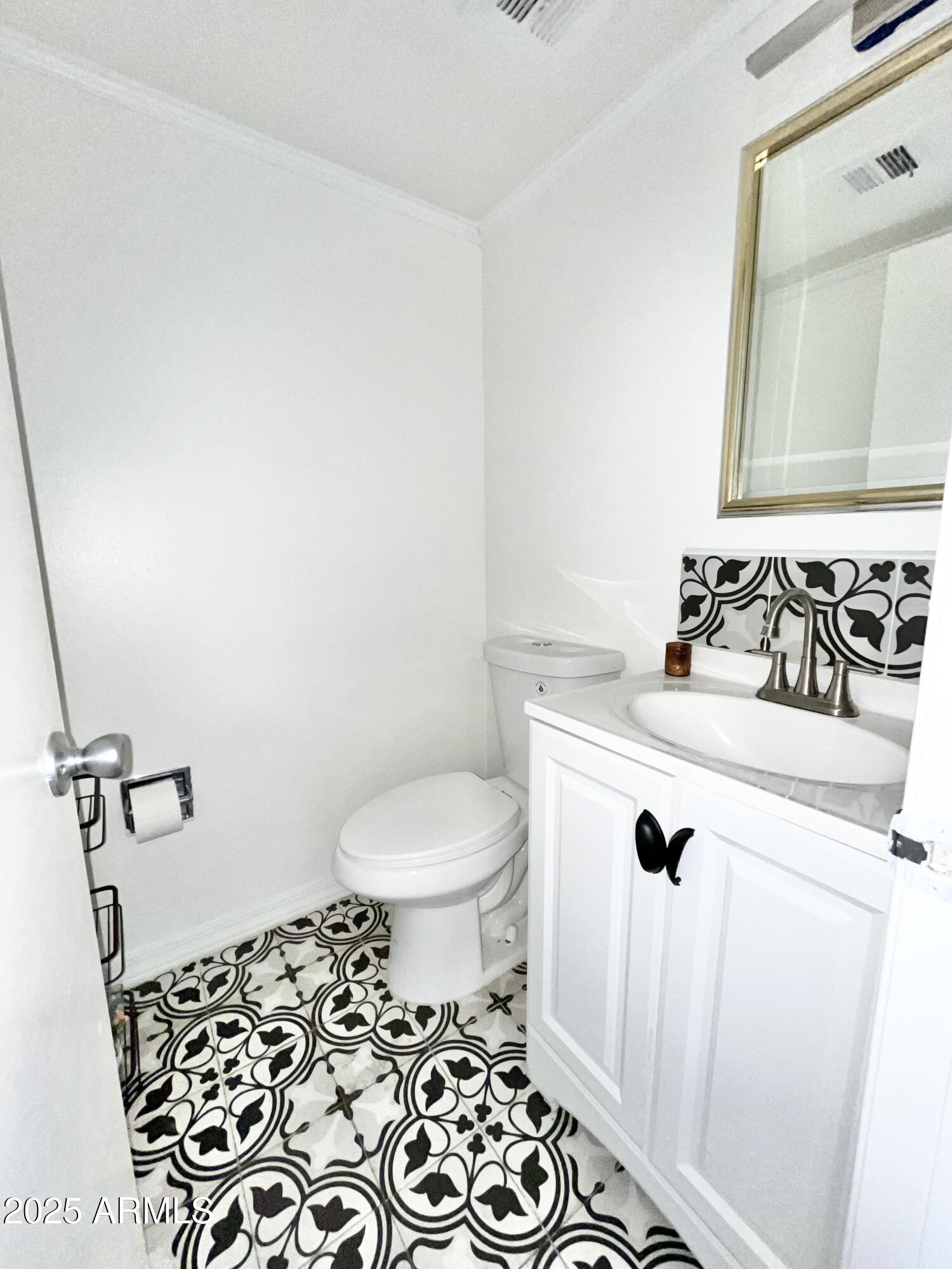 6565 N 19TH Avenue, 27