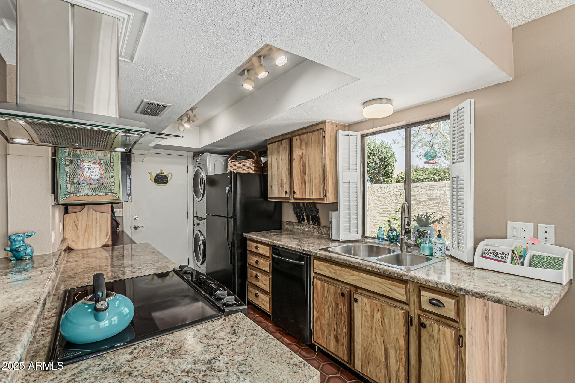 1808 E HAYWARD Avenue, 1