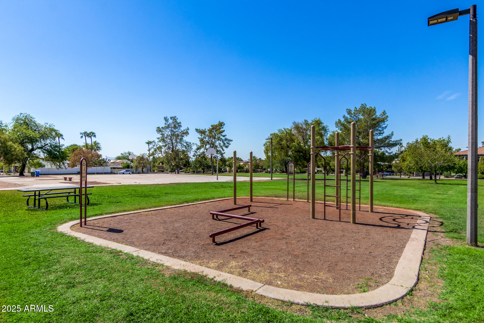 1808 E HAYWARD Avenue, 1