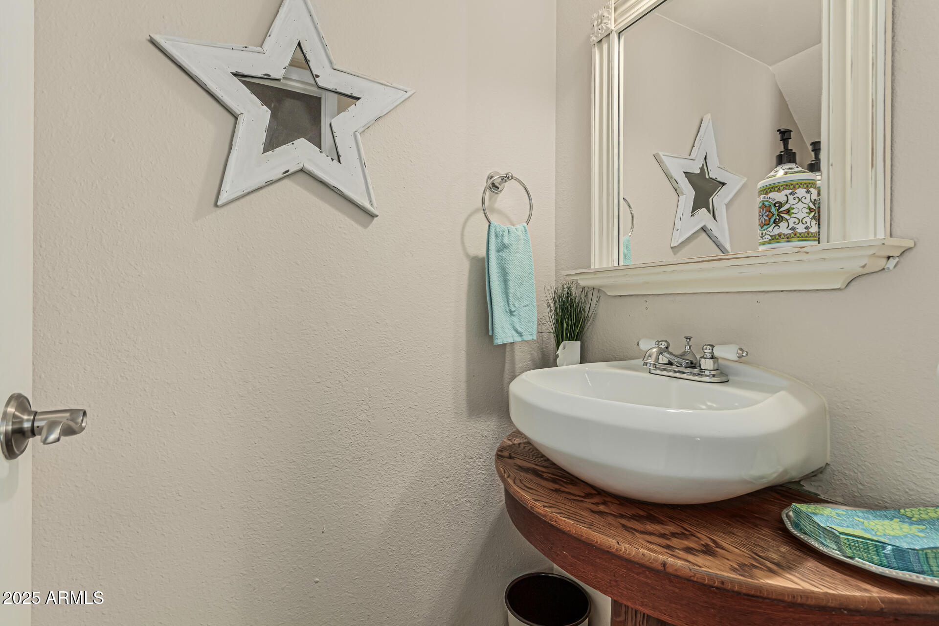 1808 E HAYWARD Avenue, 1