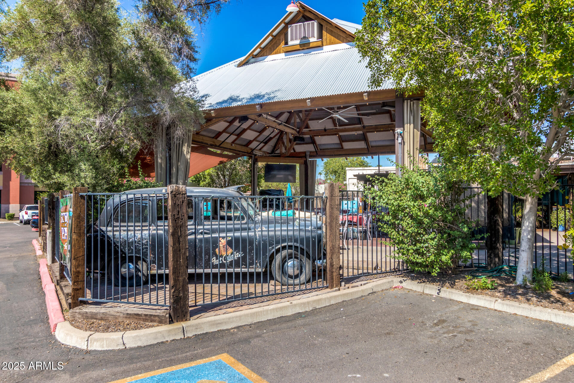 1808 E HAYWARD Avenue, 1