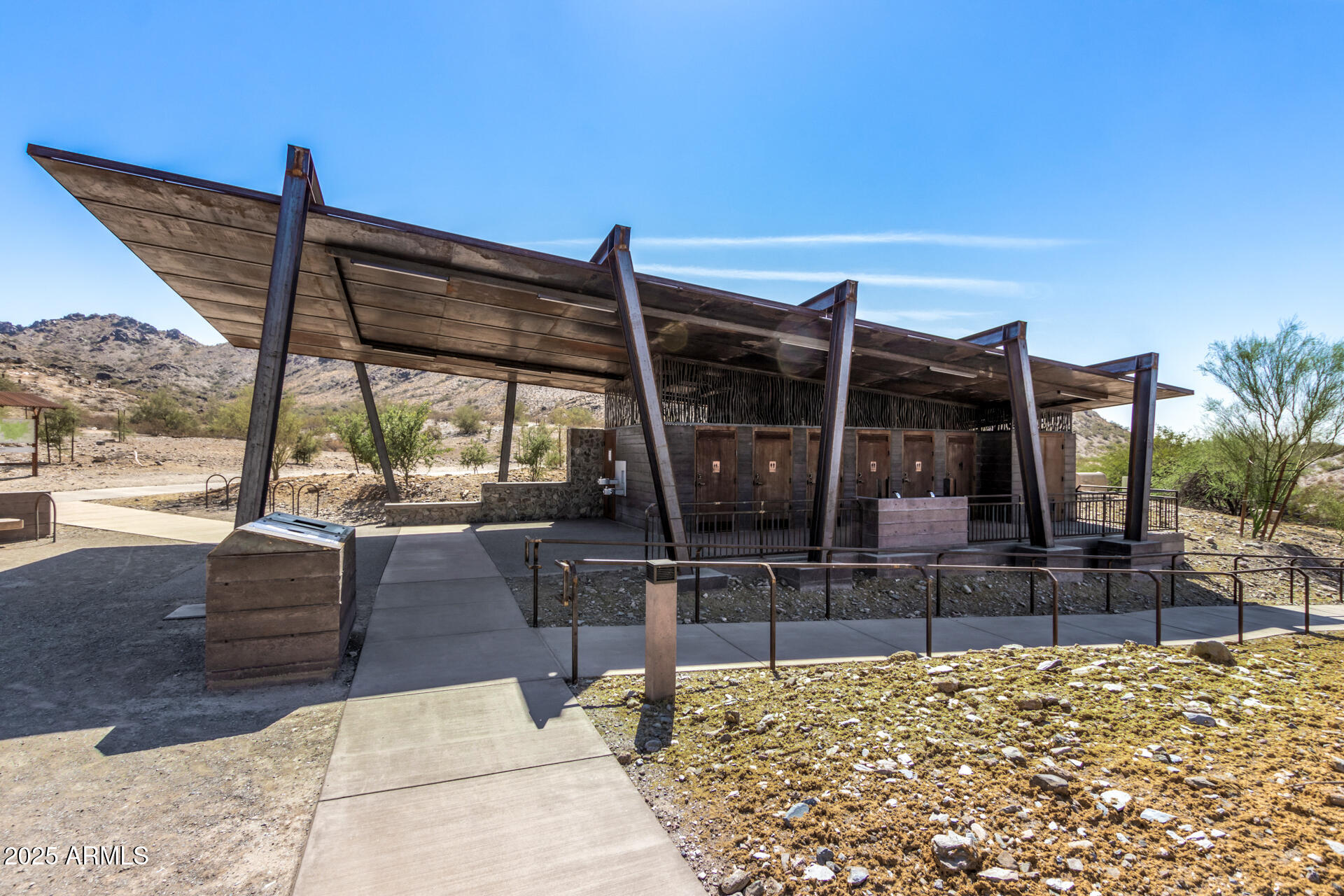 1808 E HAYWARD Avenue, 1