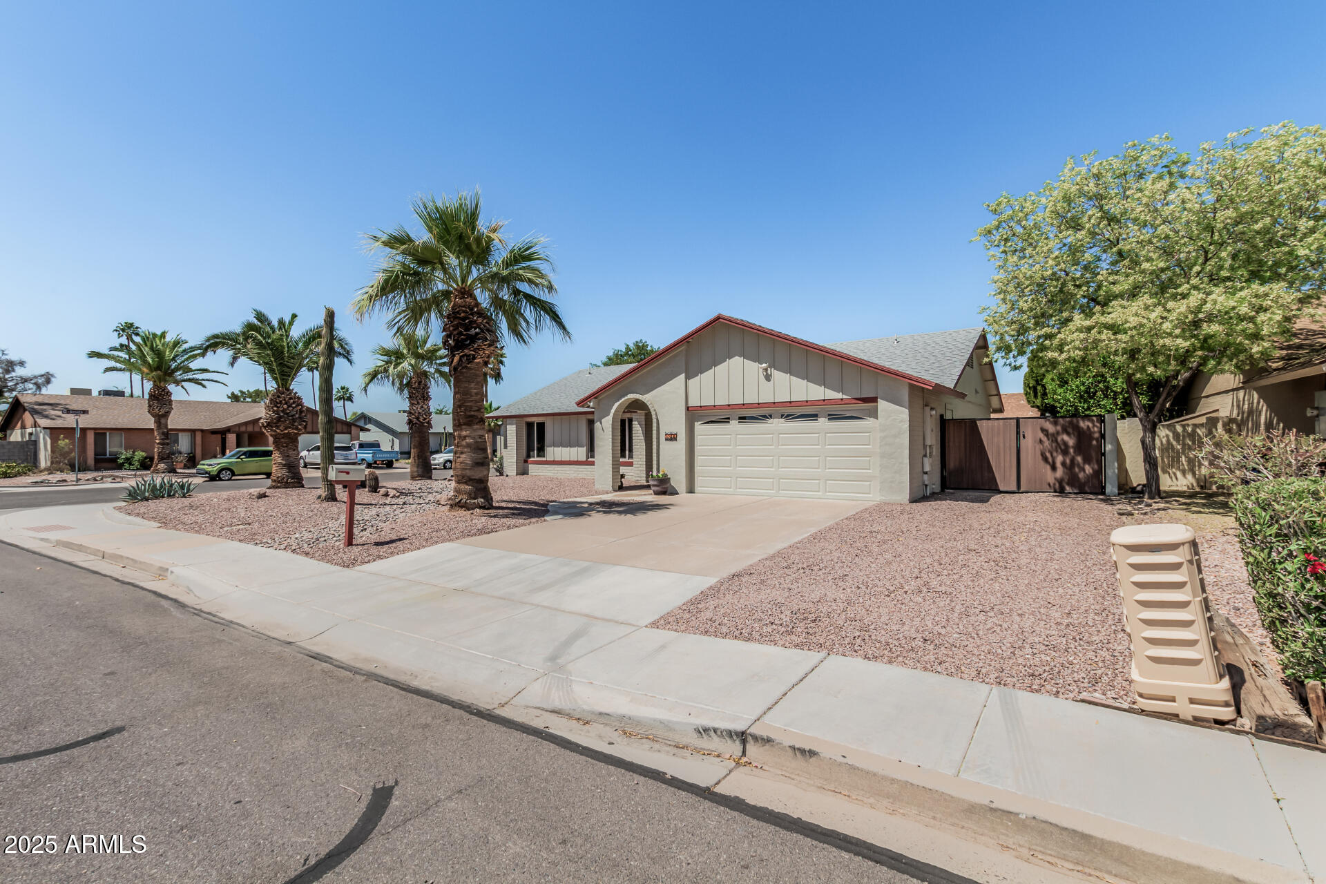 3300 N CORONADO Street