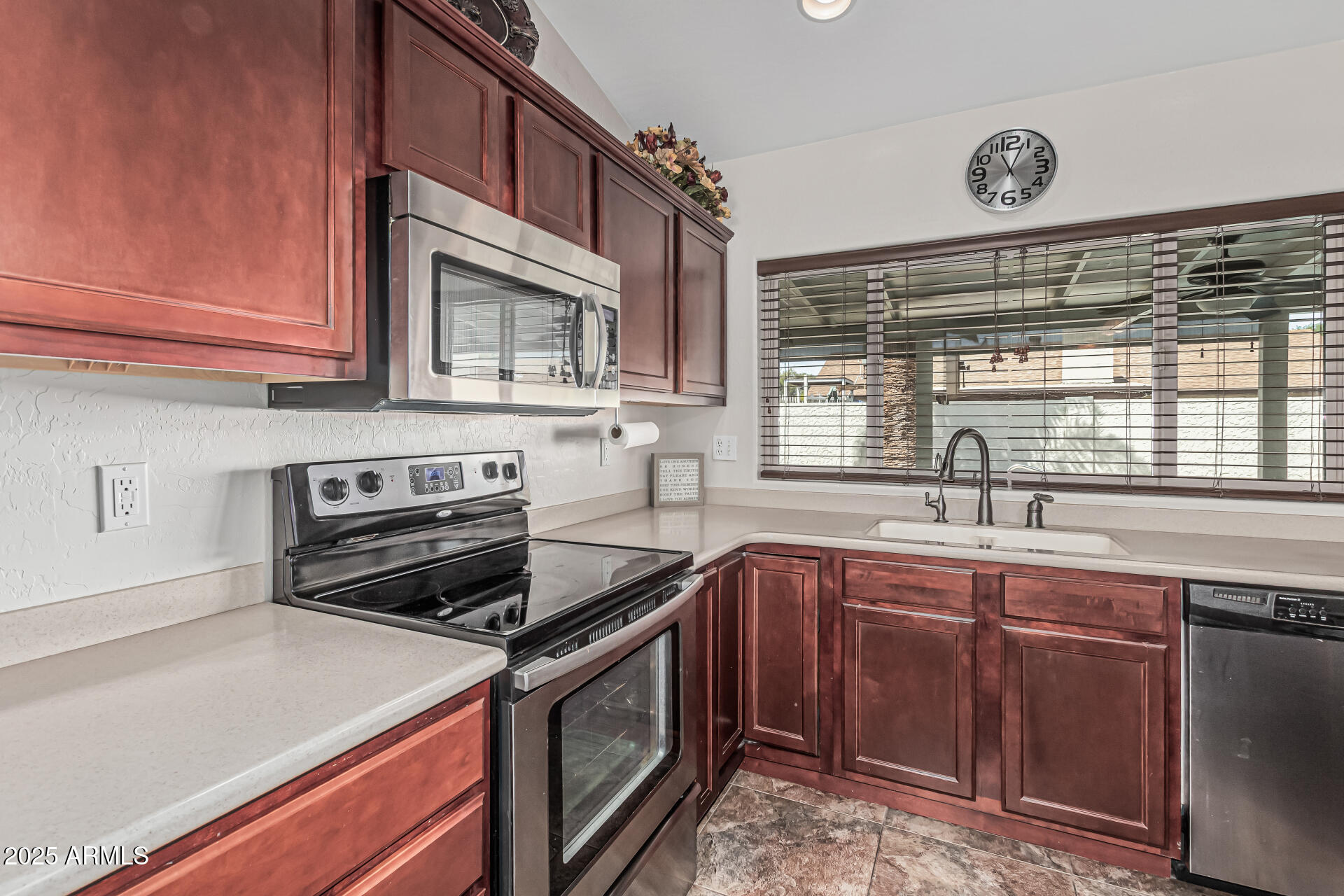 3300 N CORONADO Street