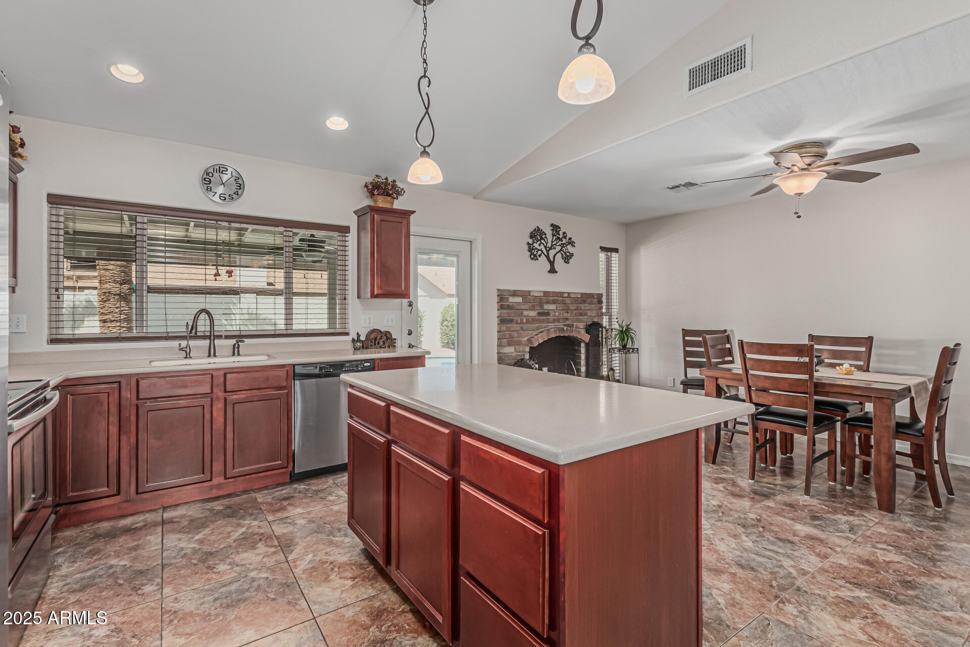 3300 N CORONADO Street