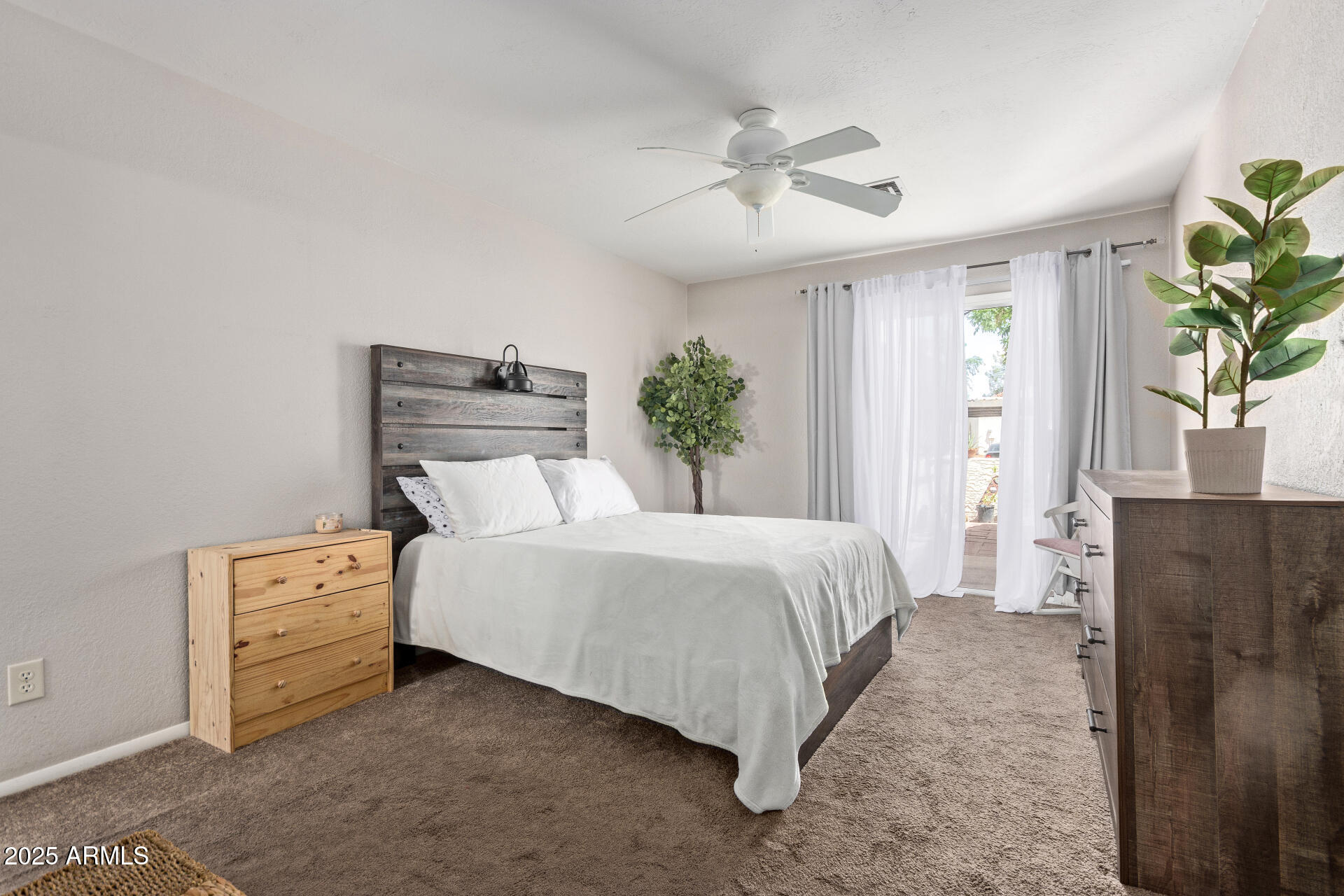 5136 E EVERGREEN Street, 1142