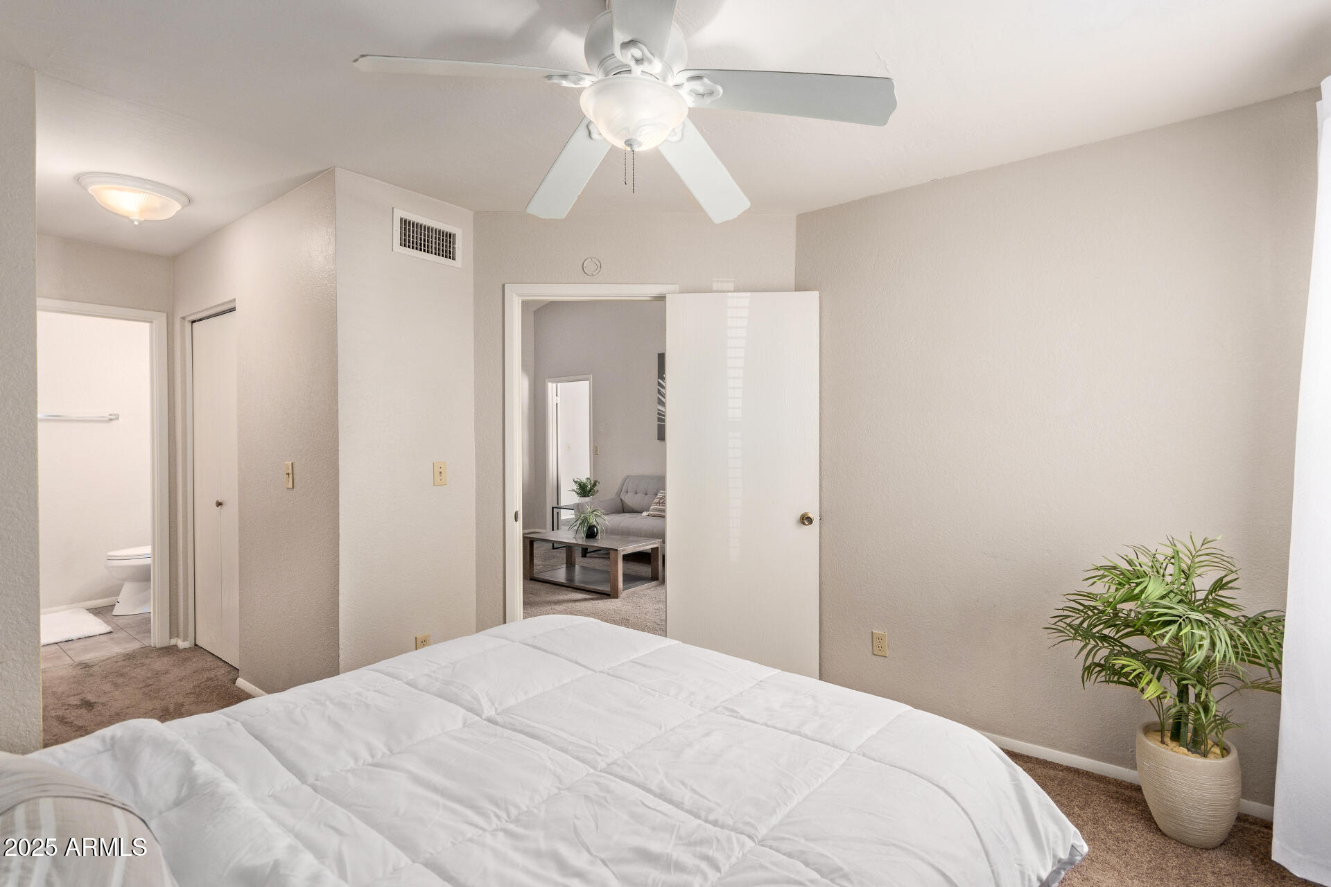 5136 E EVERGREEN Street, 1142