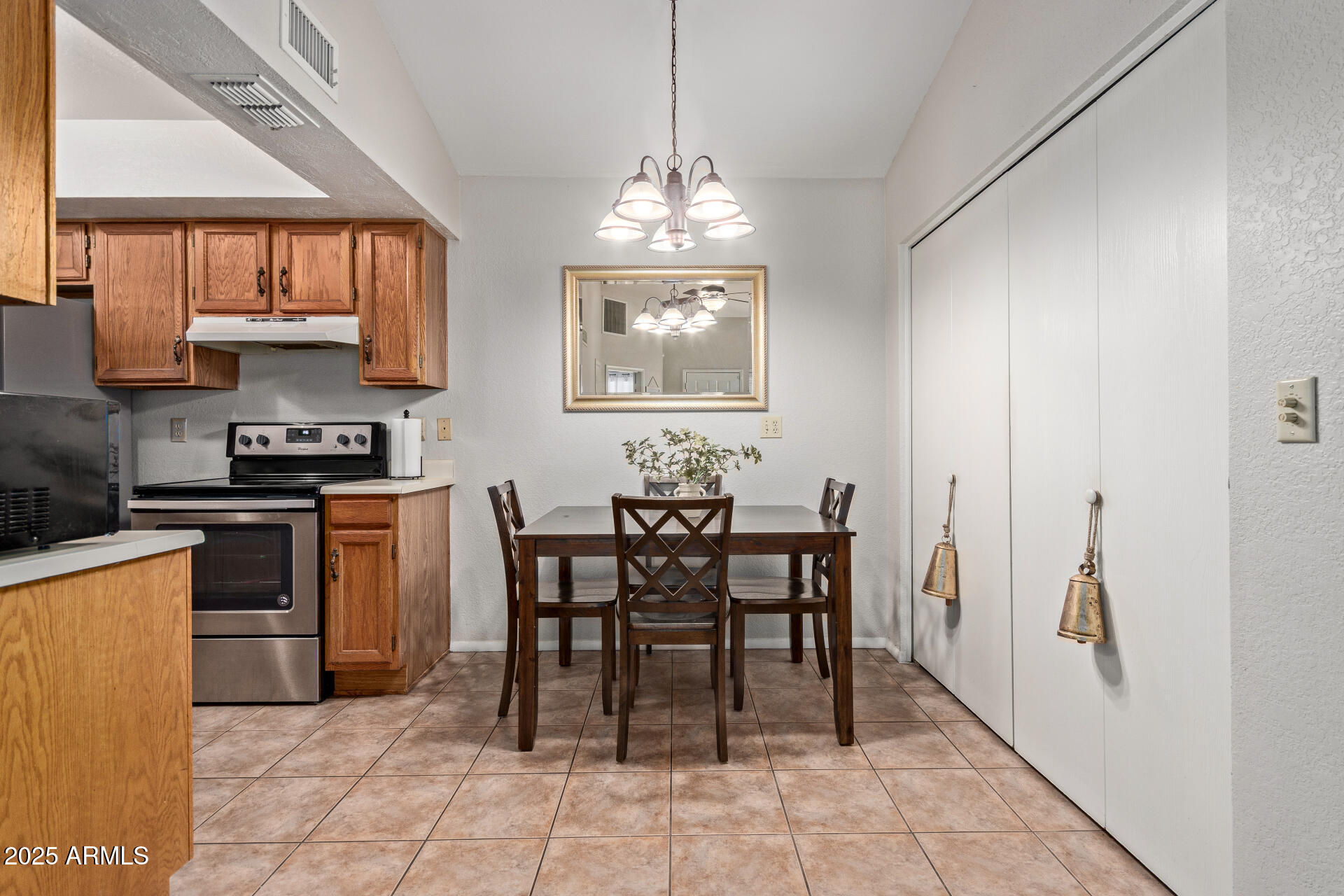 5136 E EVERGREEN Street, 1142