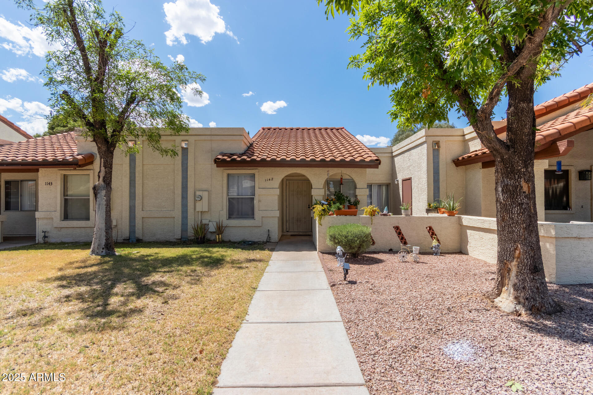 5136 E EVERGREEN Street, 1142