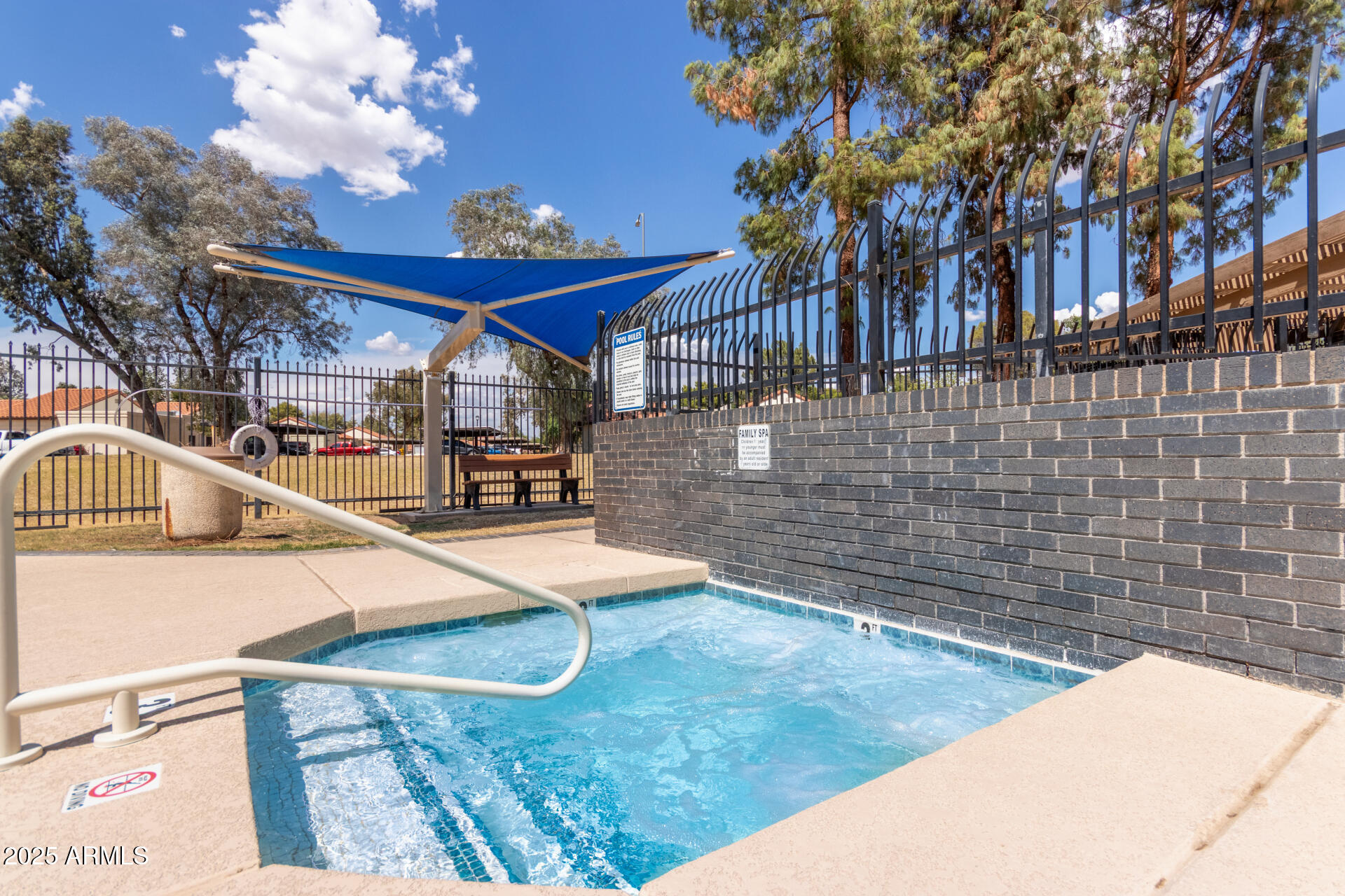 5136 E EVERGREEN Street, 1142