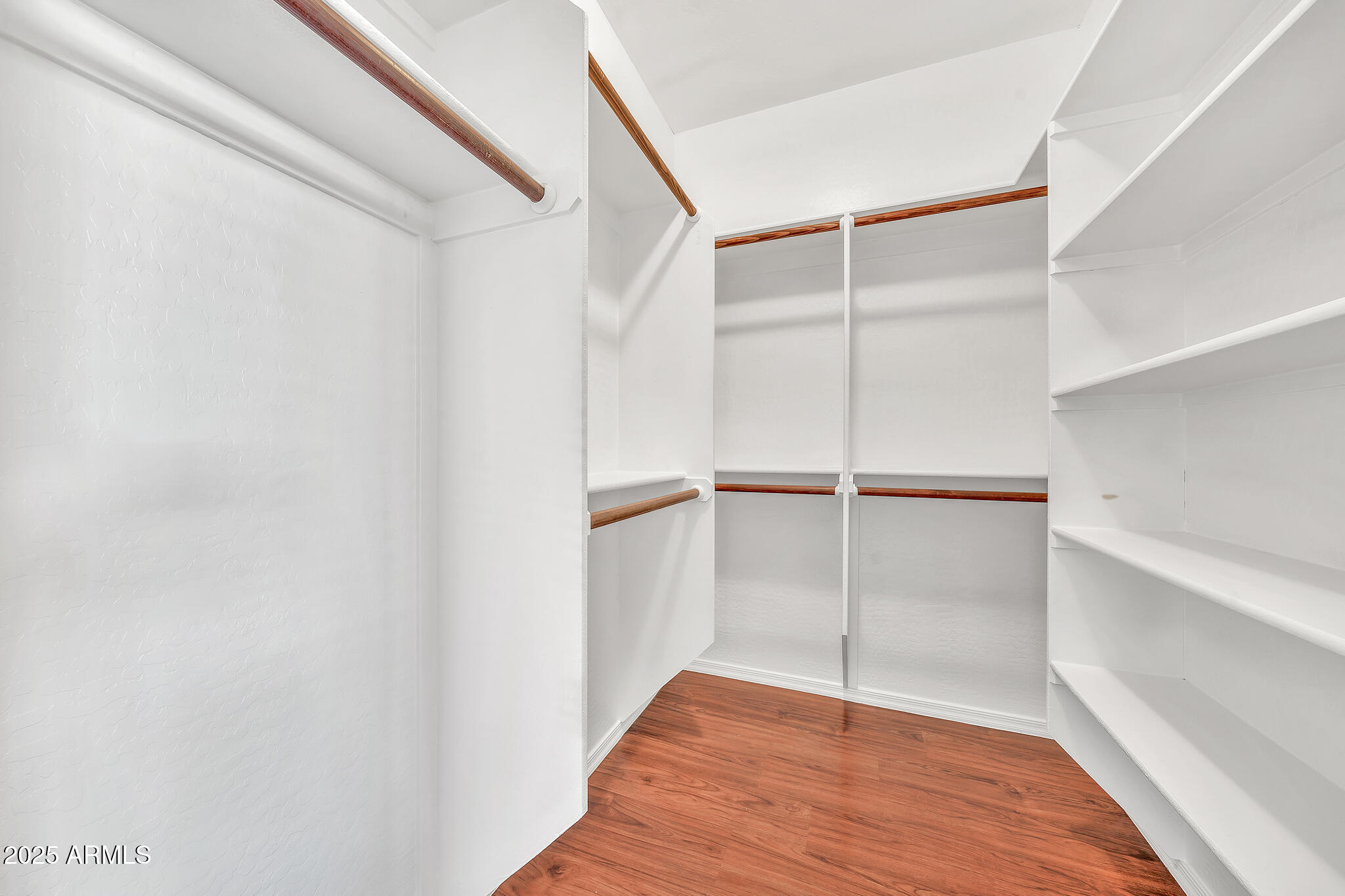 1718 W COLTER Street, 195