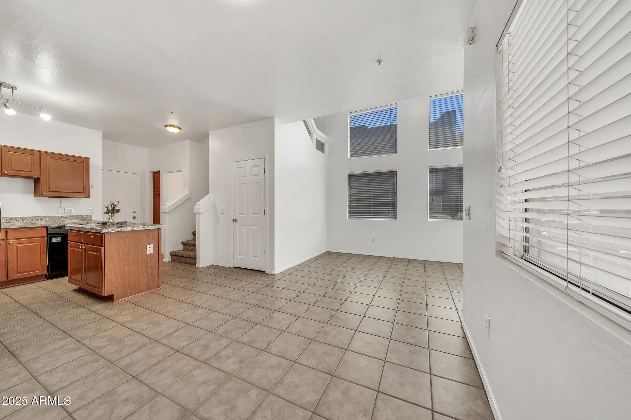 1718 W COLTER Street, 195