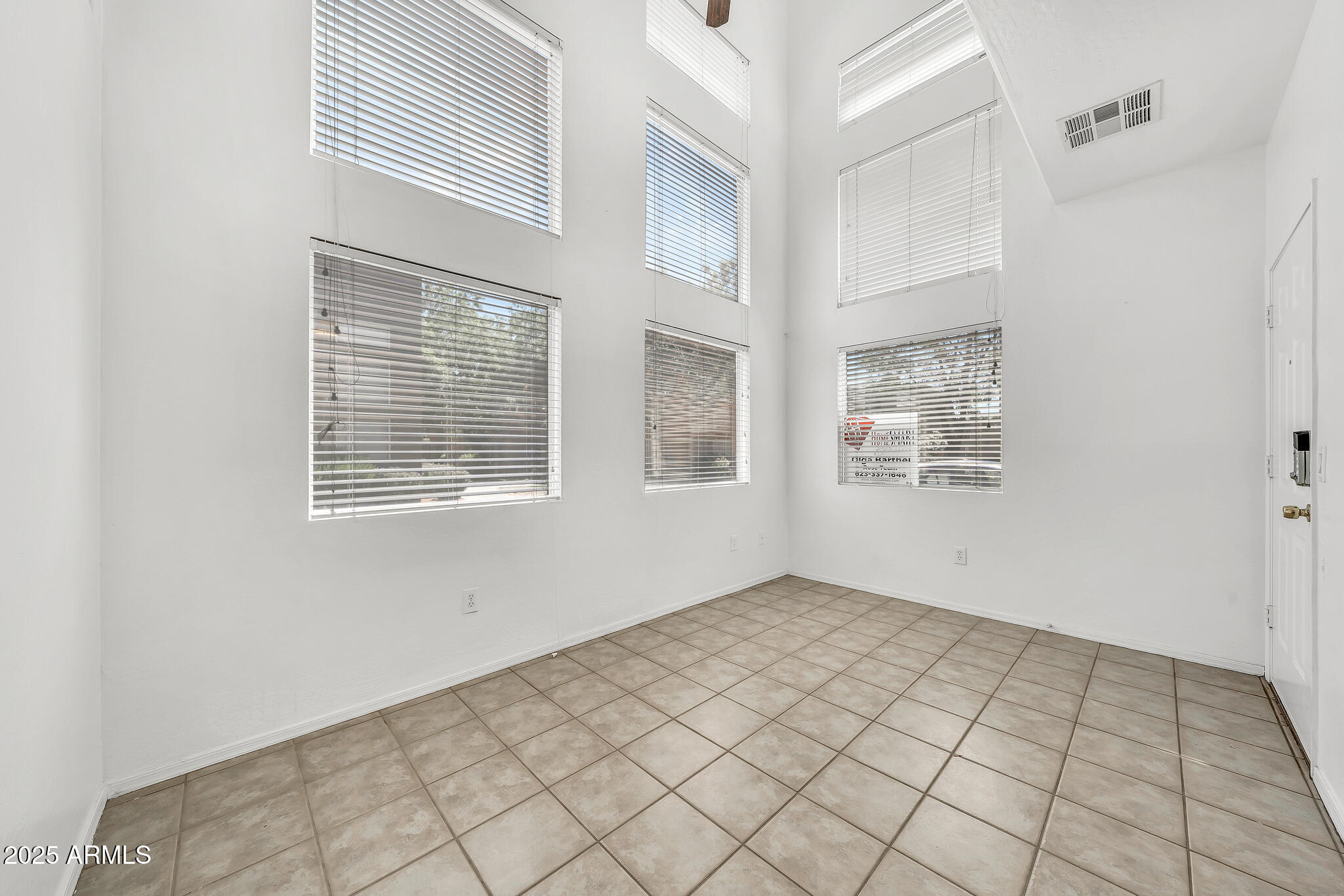 1718 W COLTER Street, 195