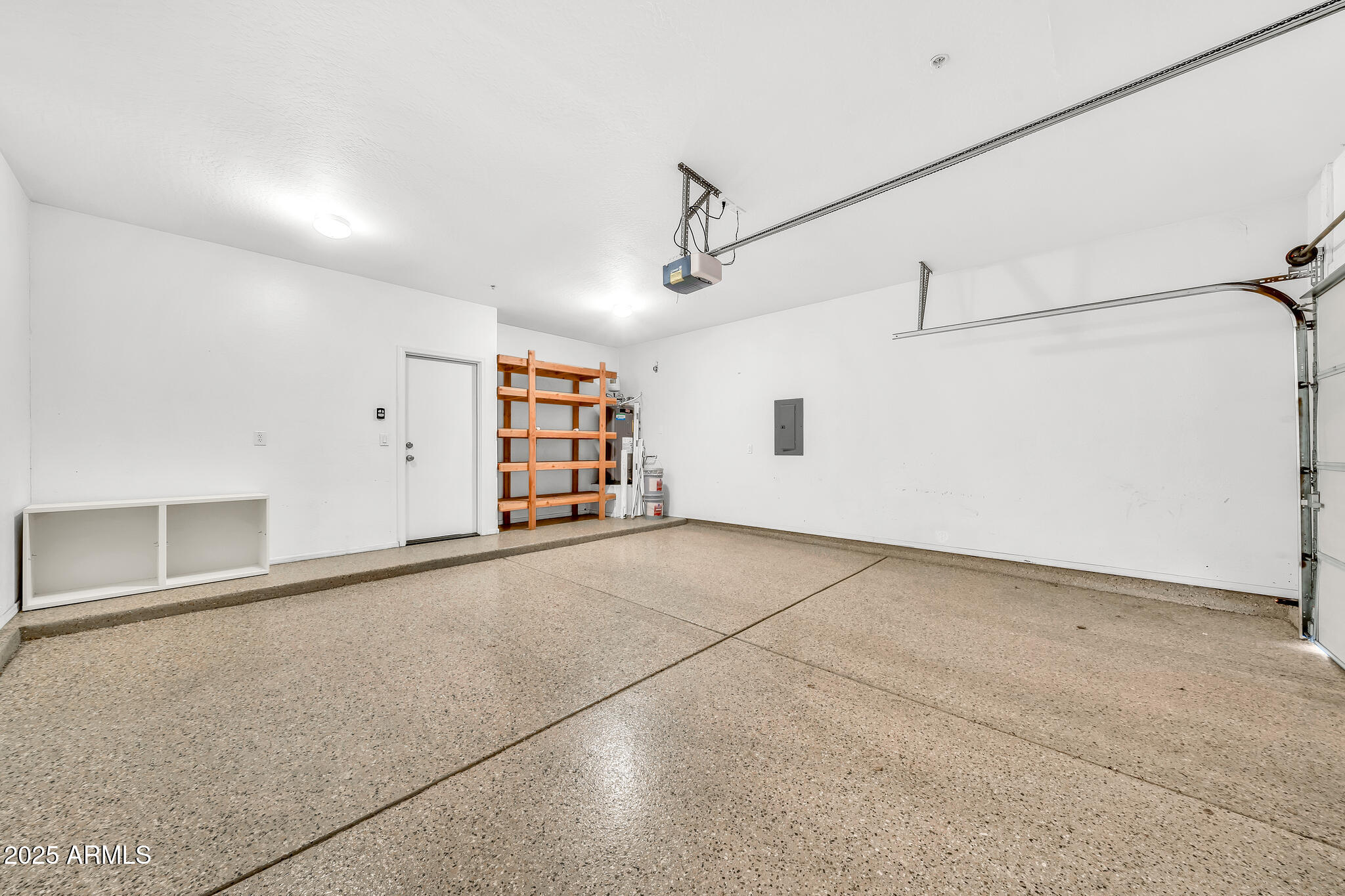 1718 W COLTER Street, 195