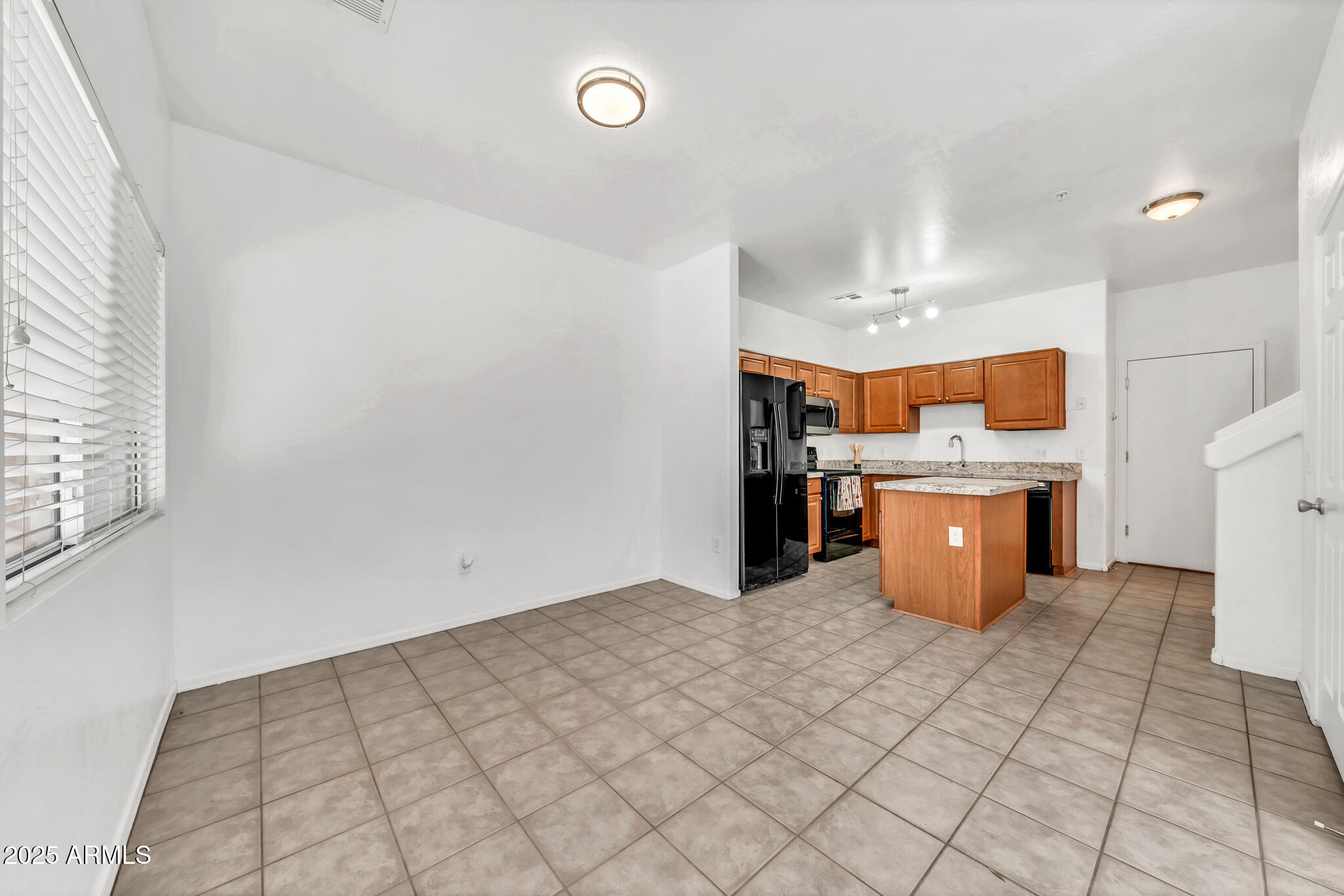 1718 W COLTER Street, 195