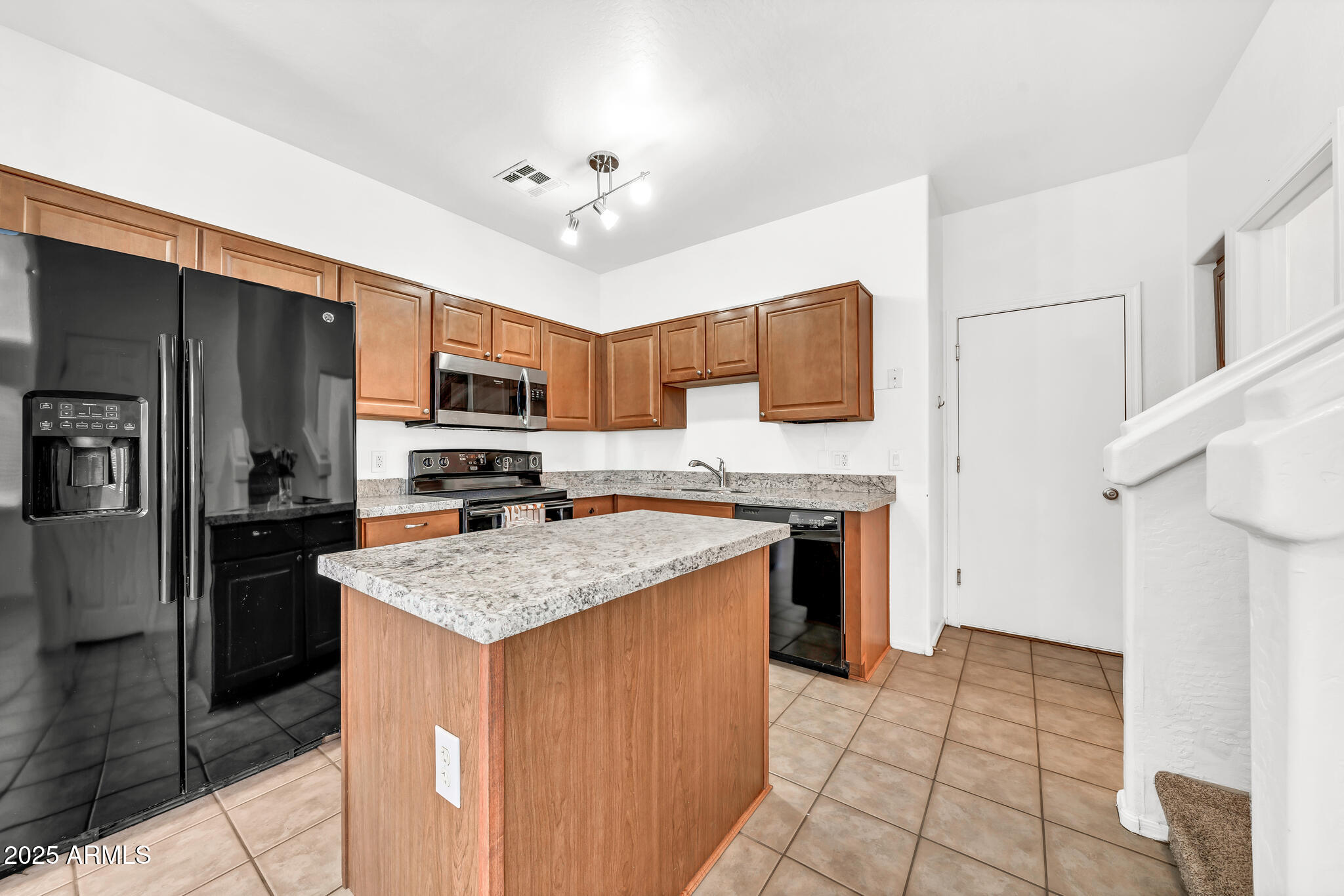 1718 W COLTER Street, 195