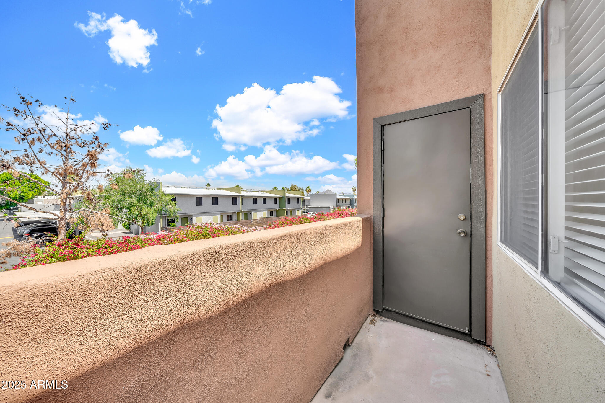 1718 W COLTER Street, 195