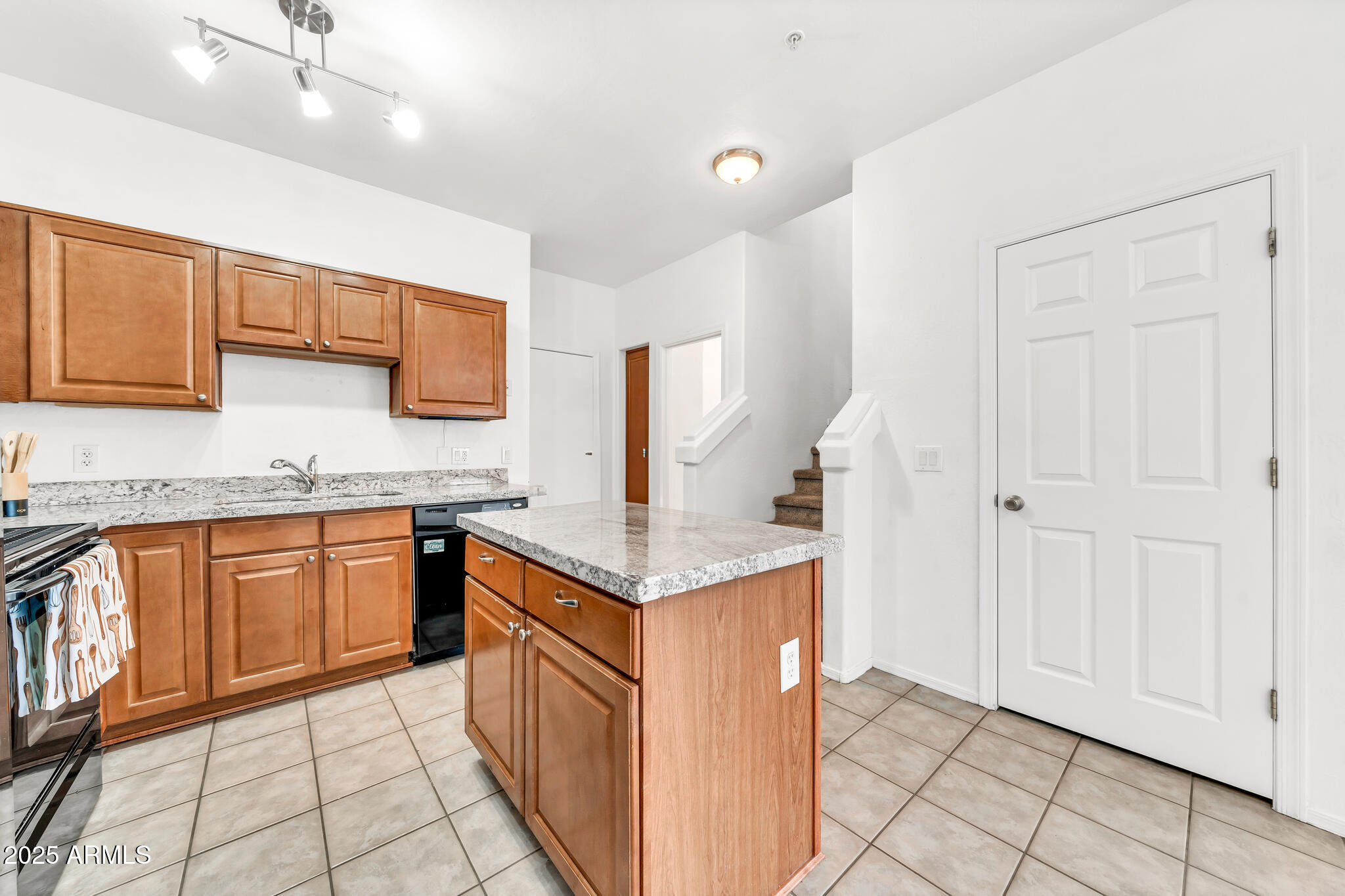 1718 W COLTER Street, 195