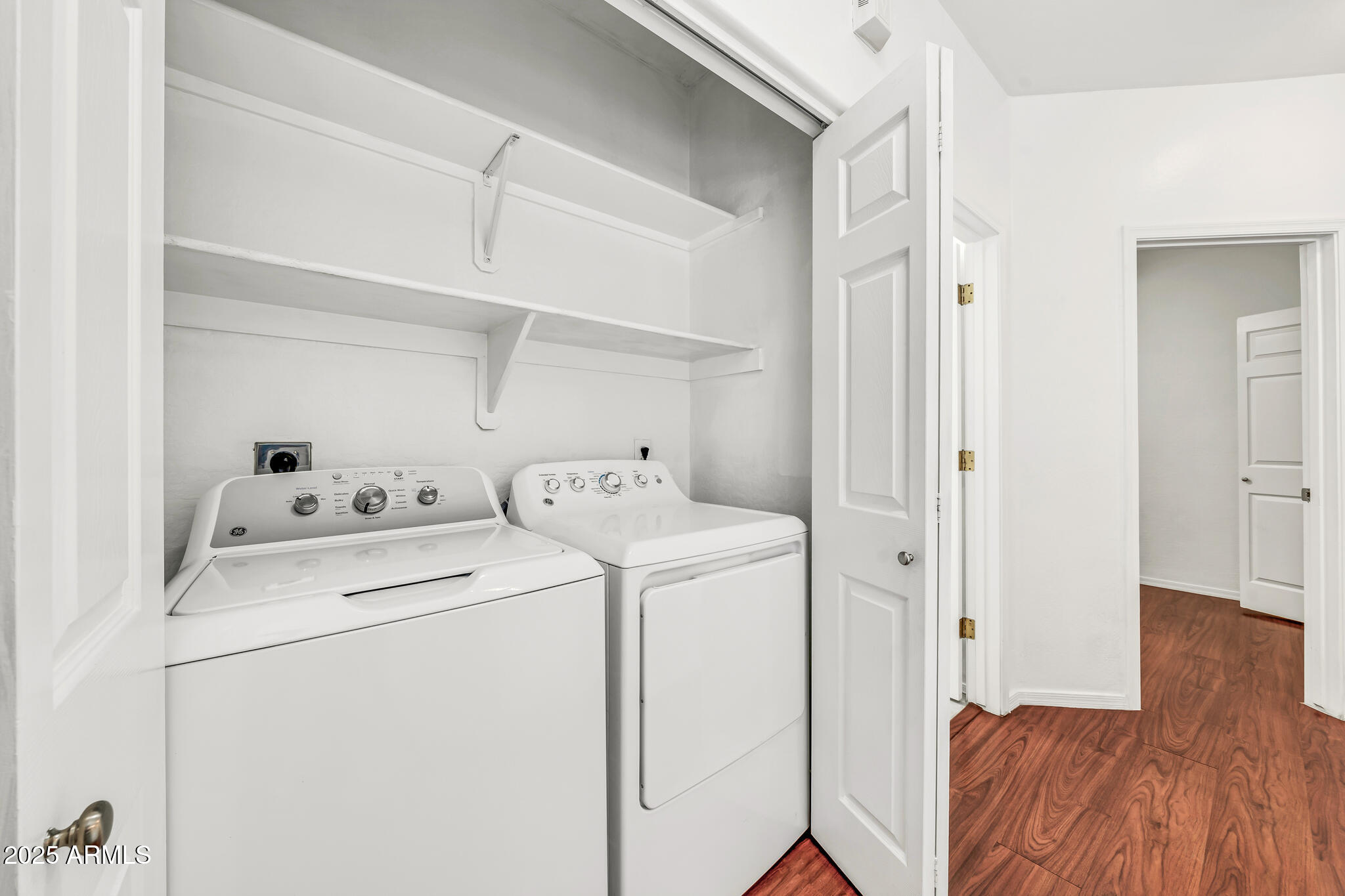 1718 W COLTER Street, 195