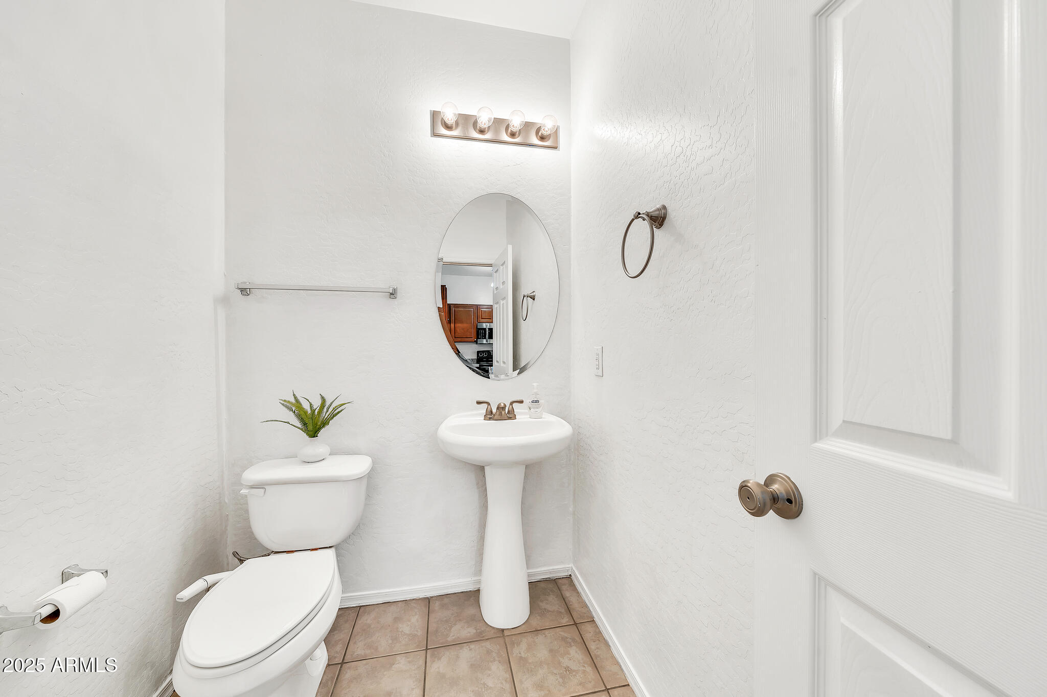 1718 W COLTER Street, 195