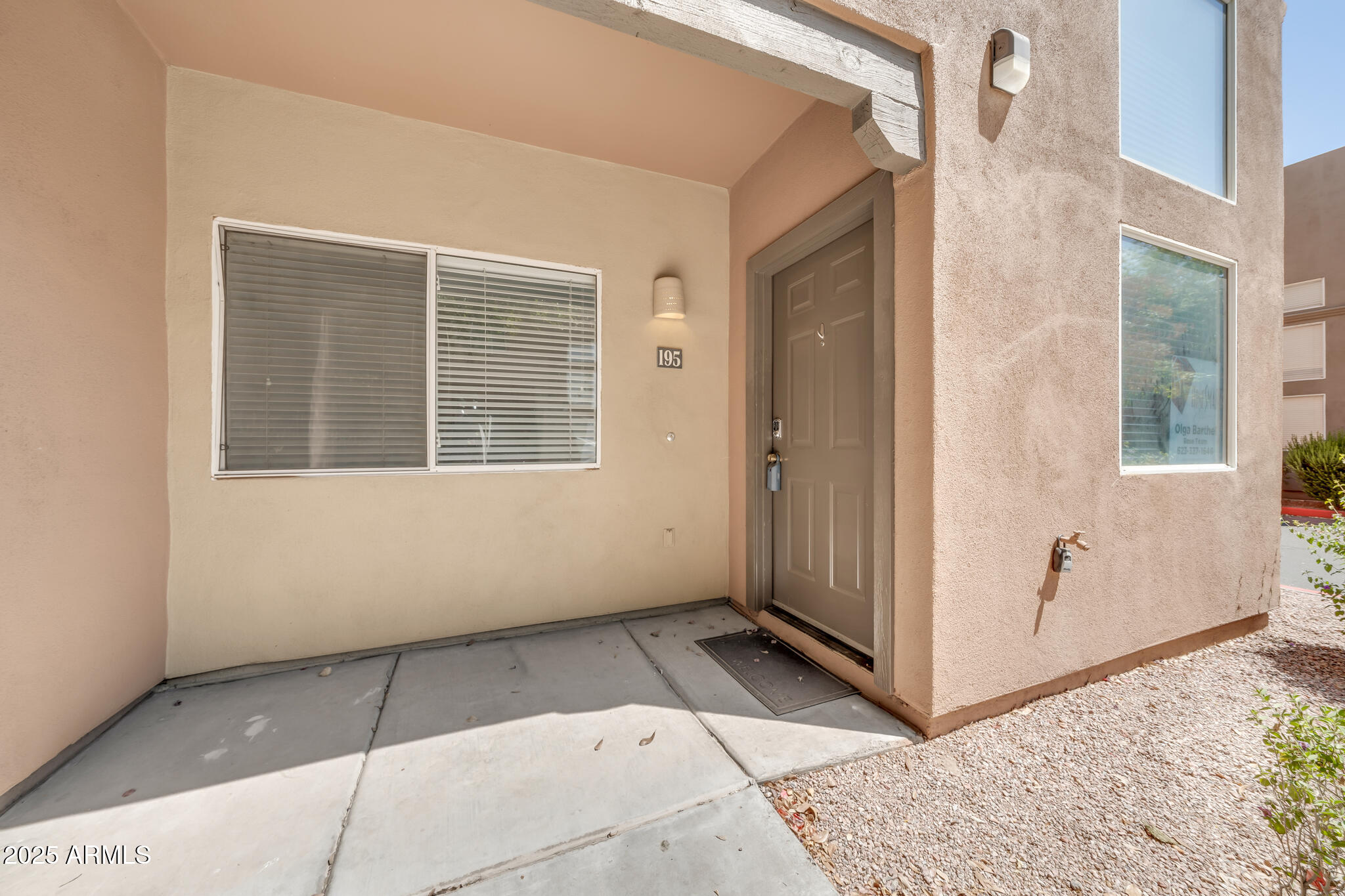 1718 W COLTER Street, 195